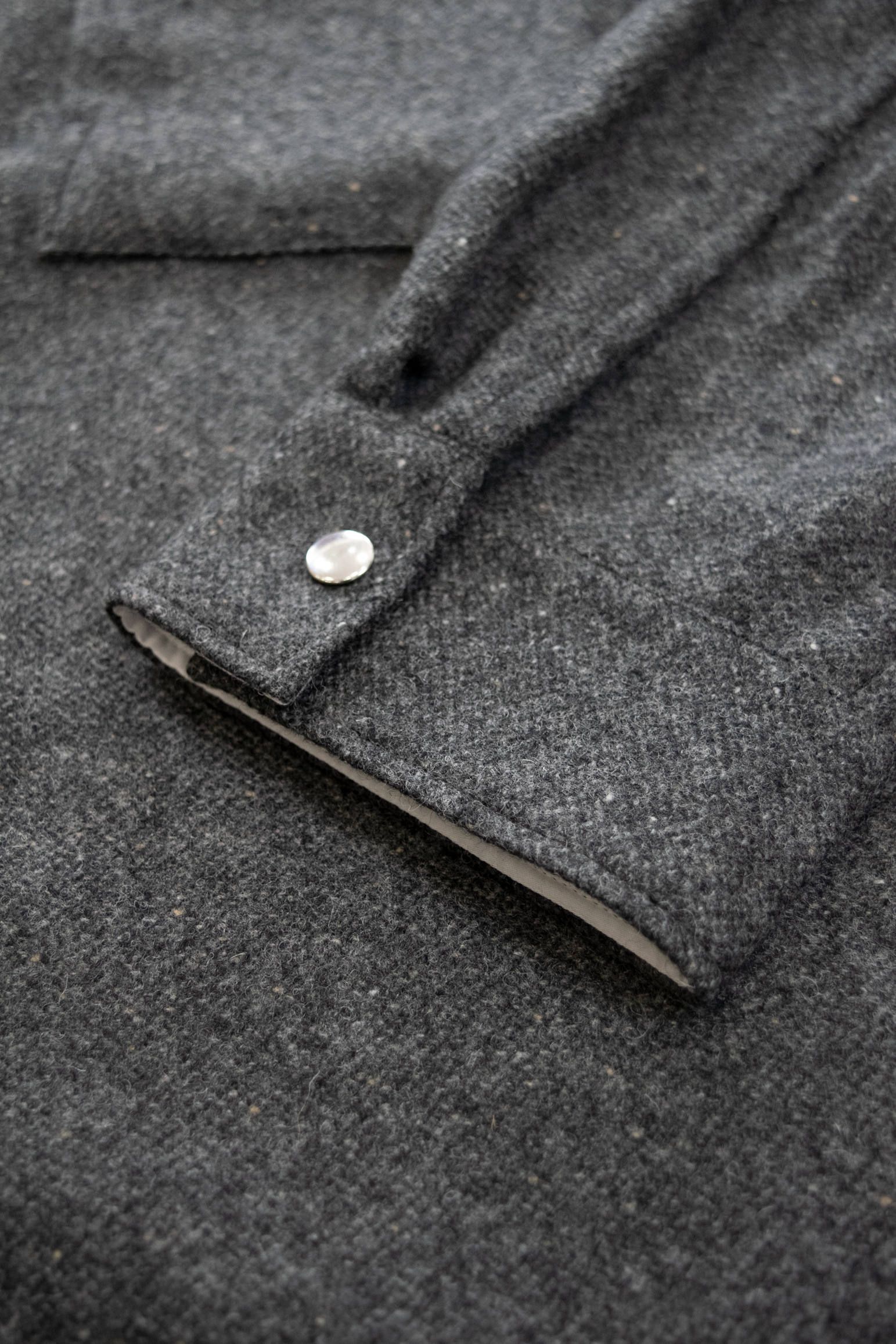 【ラスト1点】ACTIVE SIDE SLIT SHIRT WOOL/ウール地ワイドシルエットシャツ(MIX CHARCOAL)