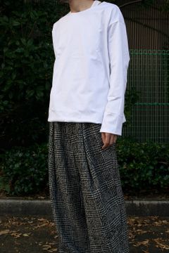 栗色。