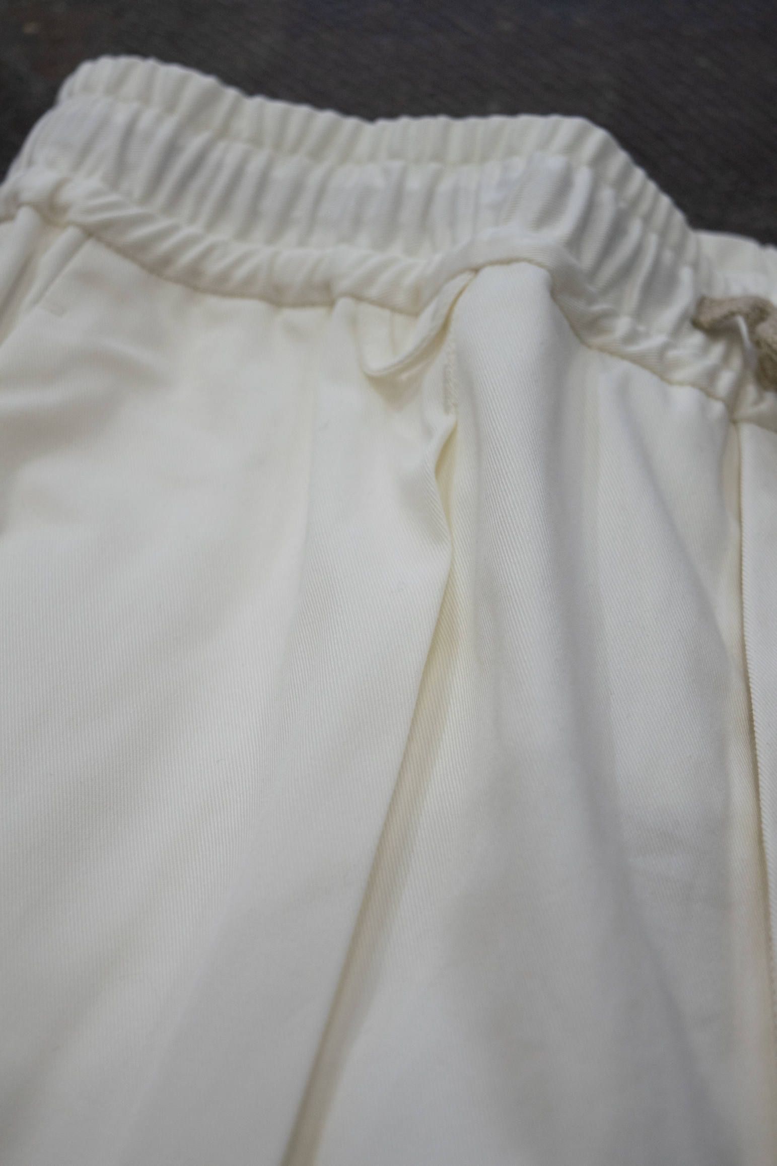 【ラスト1点】INTUCK SLACKS/テーパードイージーパンツ(OFF WHITE)