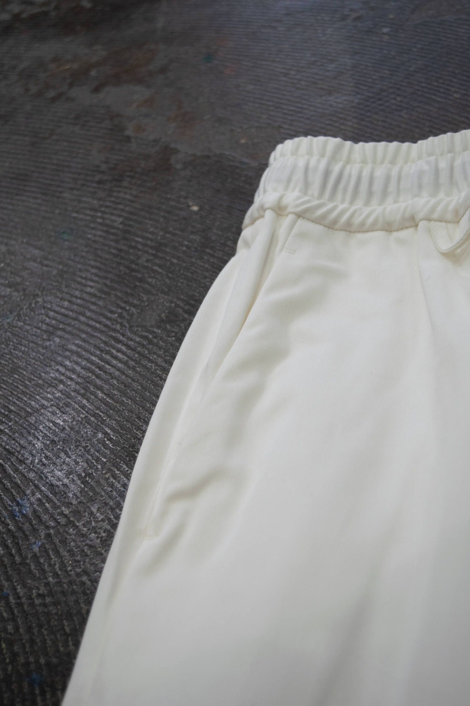 【ラスト1点】INTUCK SLACKS/テーパードイージーパンツ(OFF WHITE)