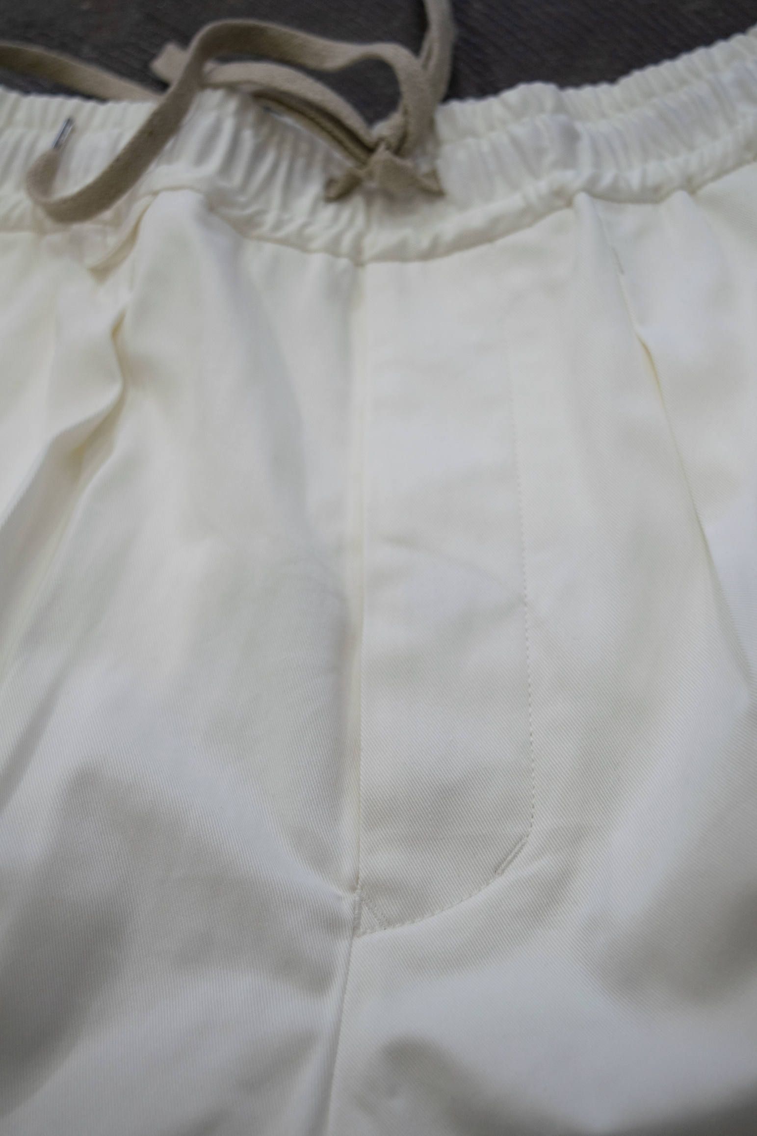 【ラスト1点】INTUCK SLACKS/テーパードイージーパンツ(OFF WHITE)