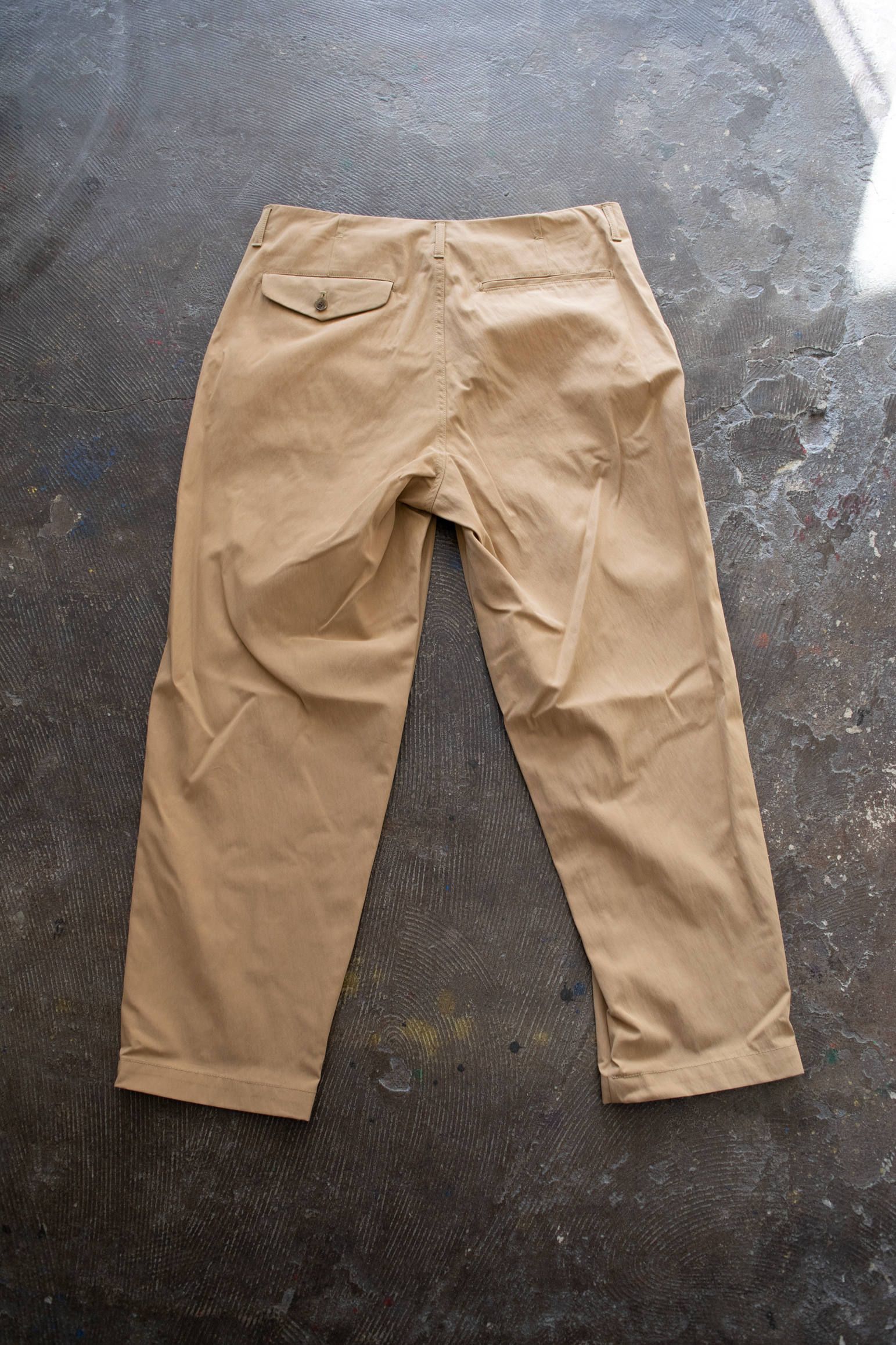 【ラスト1点】綿×ナイロン強撚糸ツイルテーパードスラックス(BEIGE)