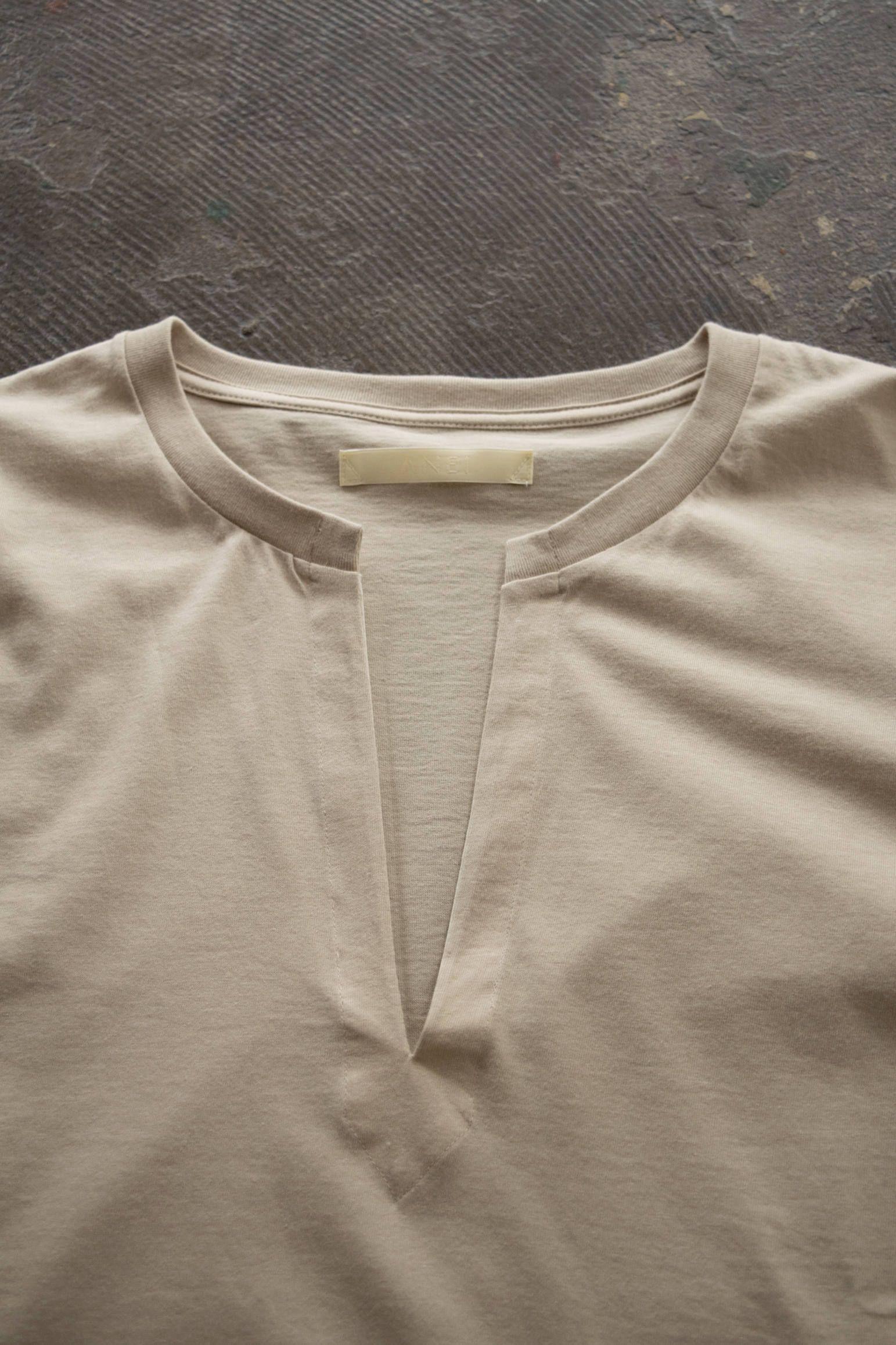 【ラスト1点】Slit Neck Long/スリットネックロング(LT.BEIGE)