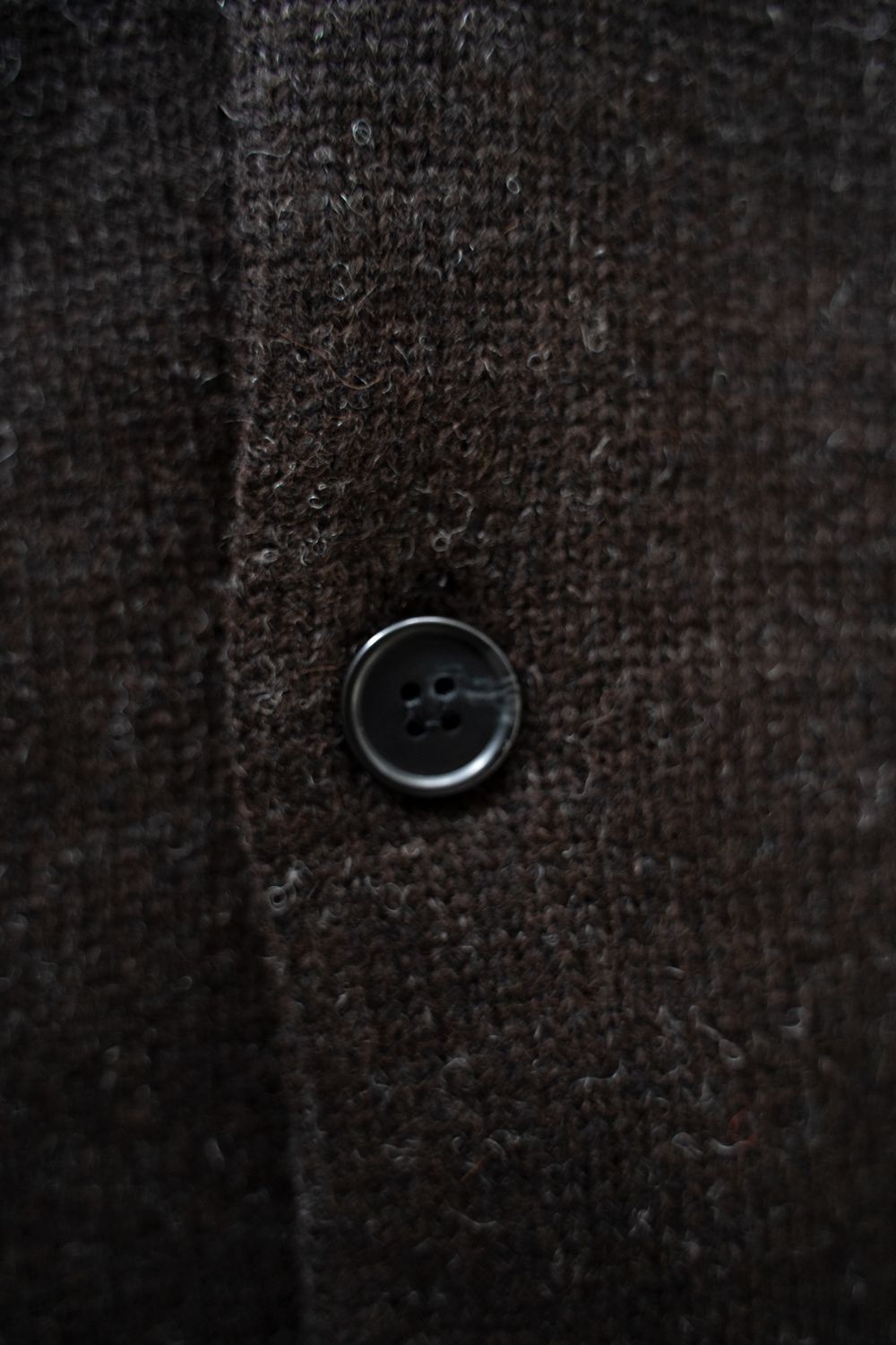 【26AW】ダメージクルーネックカーディガン(DARK BROWN)