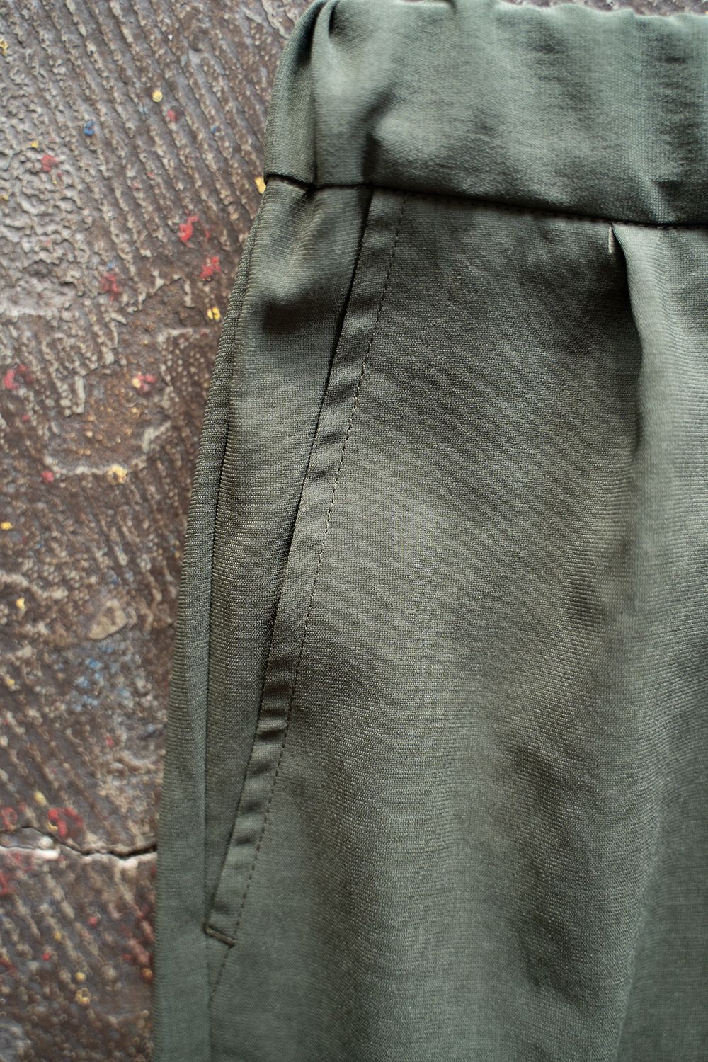 【ラスト1点】【24SS】強撚ポリエステルタックイージースラックス(OLIVE)