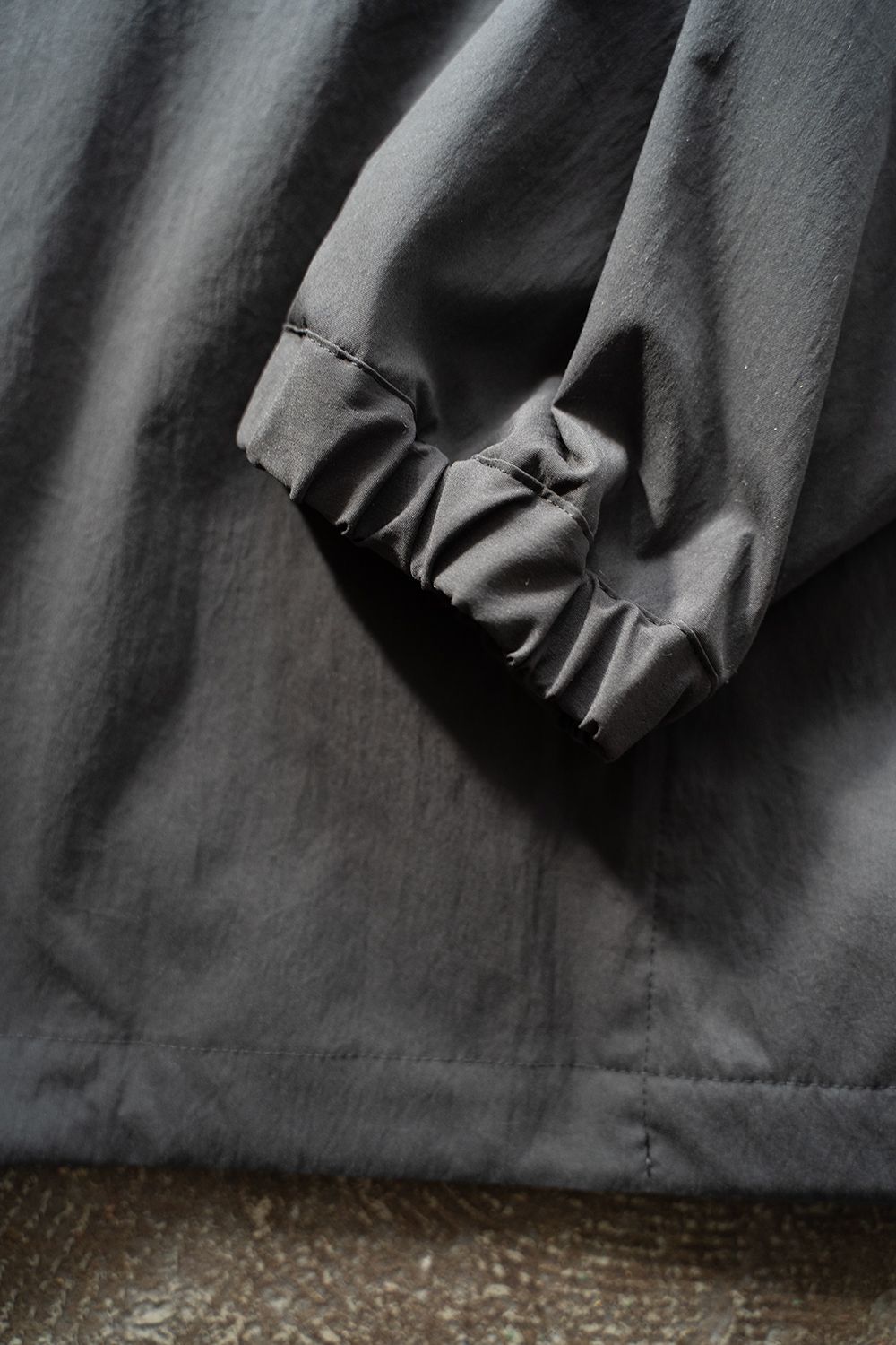 【ラスト1点】【25SS】撥水ポリエステルハイネックアノラック(CHARCOAL)
