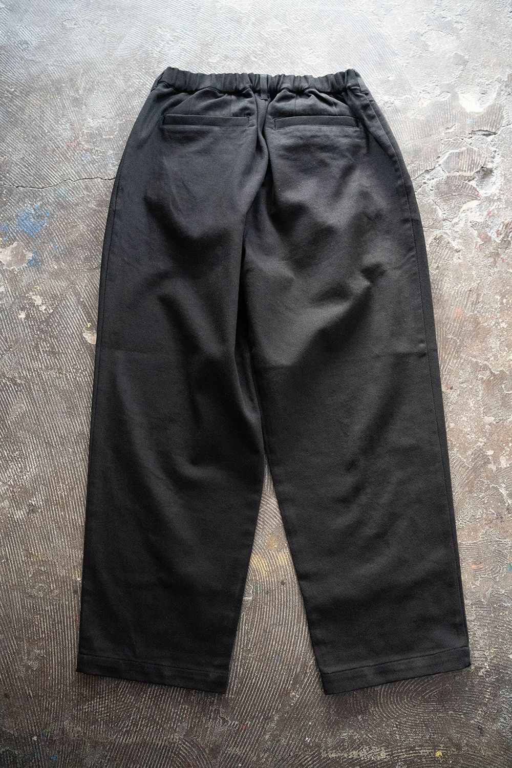 【25AW】ディープタックコットンツイルテーパードパンツ(BLACK)