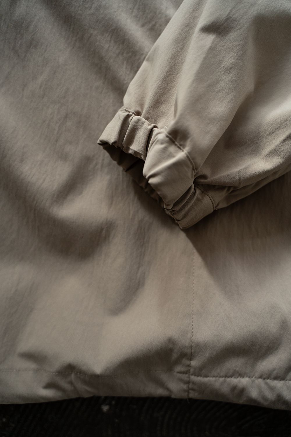 【ラスト1点】【25SS】撥水ポリエステルハイネックアノラック(BEIGE)