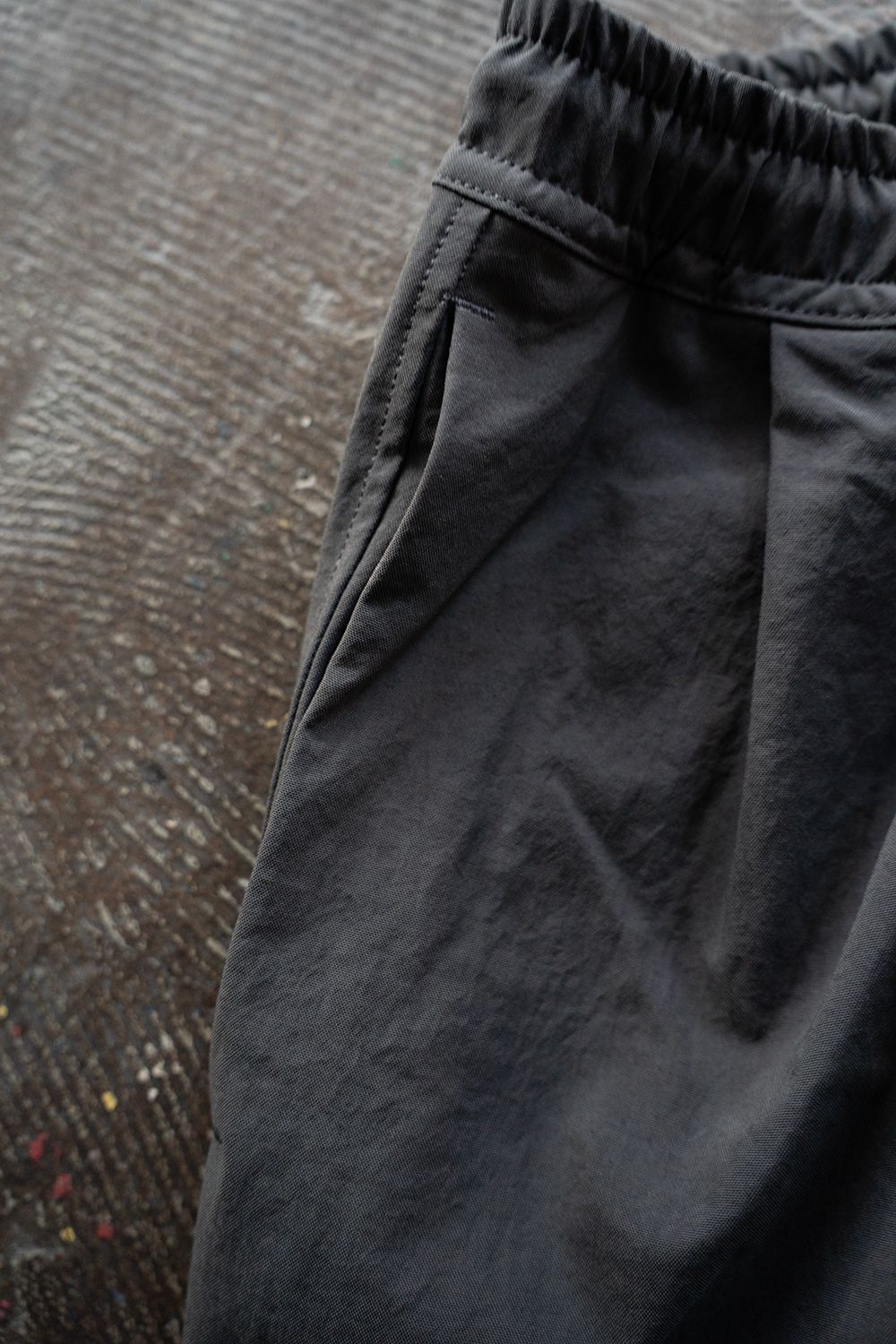 【25AW】タスランナイロンニータックイージーパンツ(CHARCOAL)