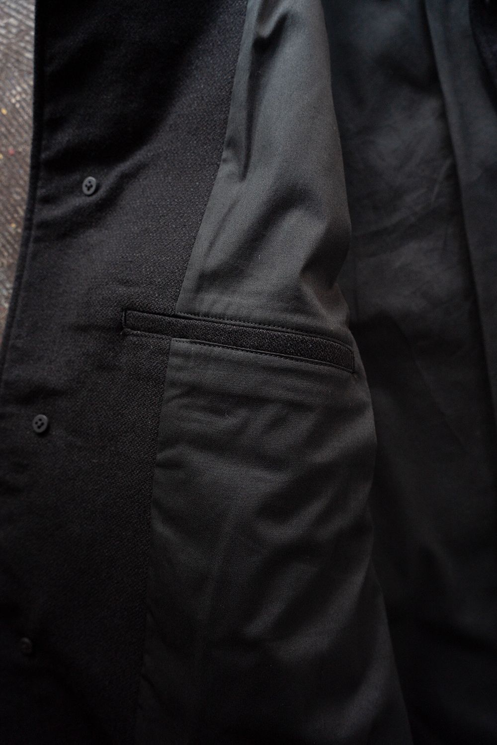 【26AW】ウール×シルクステンカラーハーフコート(BLACK)