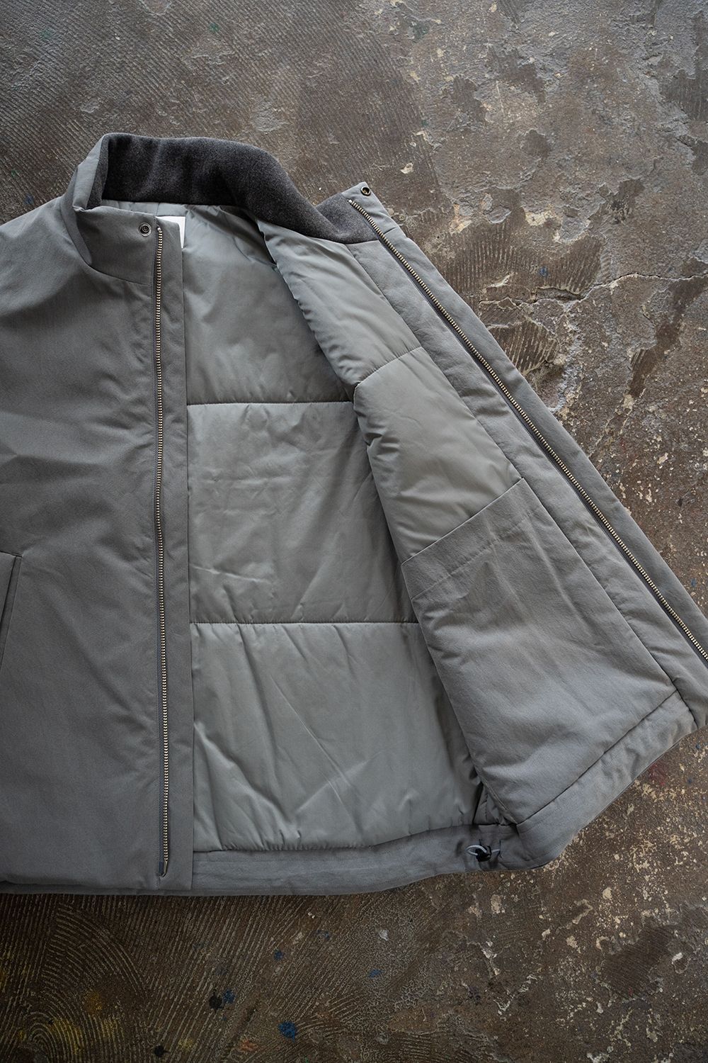 【24AW】撥水シンサレートスタンドカラーベスト(BLUE GRAY)