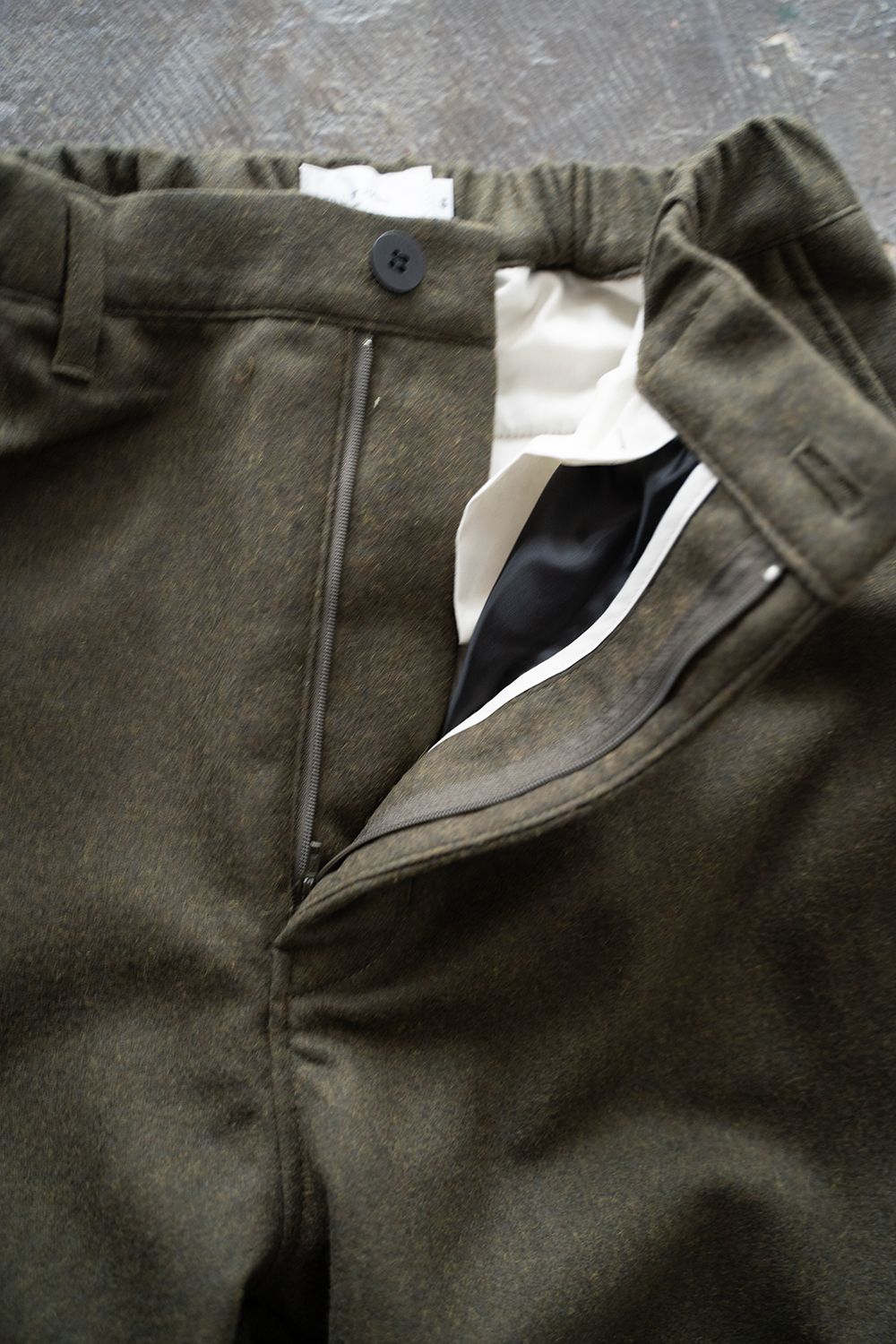 【ラスト1点】【24AW】ウールフラノニータックパンツ(OLIVE)