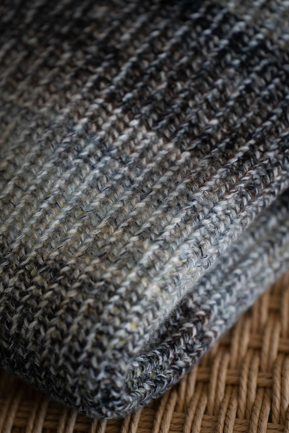 【ラスト1点】odd stripes turtle neck sweater(BLACK MIX)