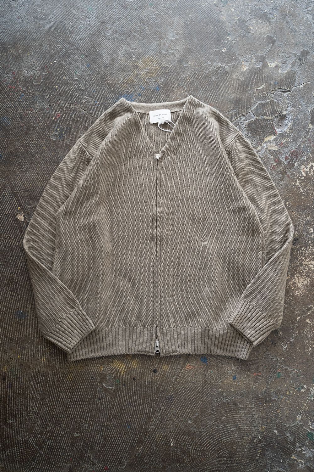 STILL BY HAND - 【ラスト1点】【24AW】7Gニットジップカーディガン(GREIGE) | Salty