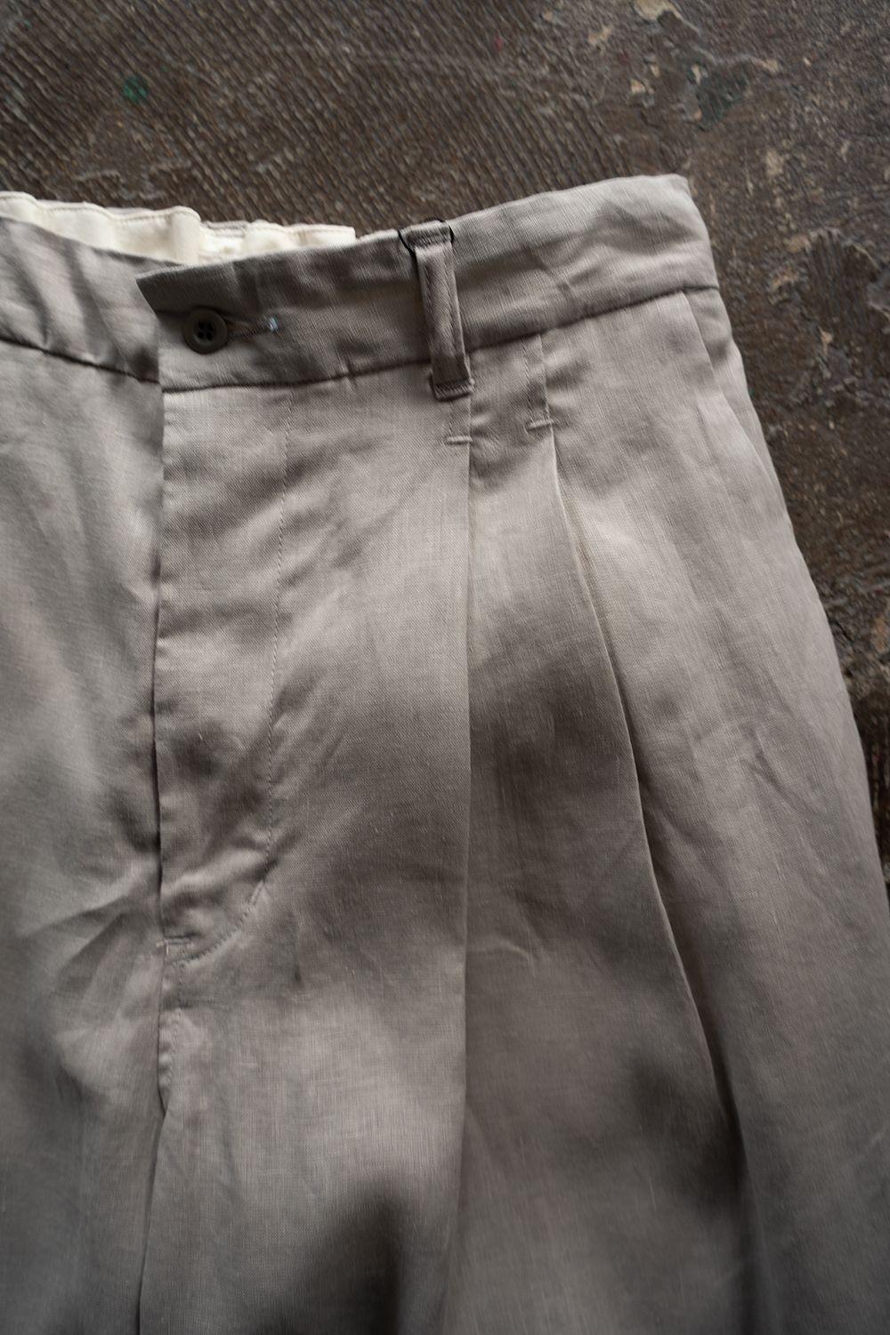 【26SS】リネン2タックテーパードパンツ(TAUPE)