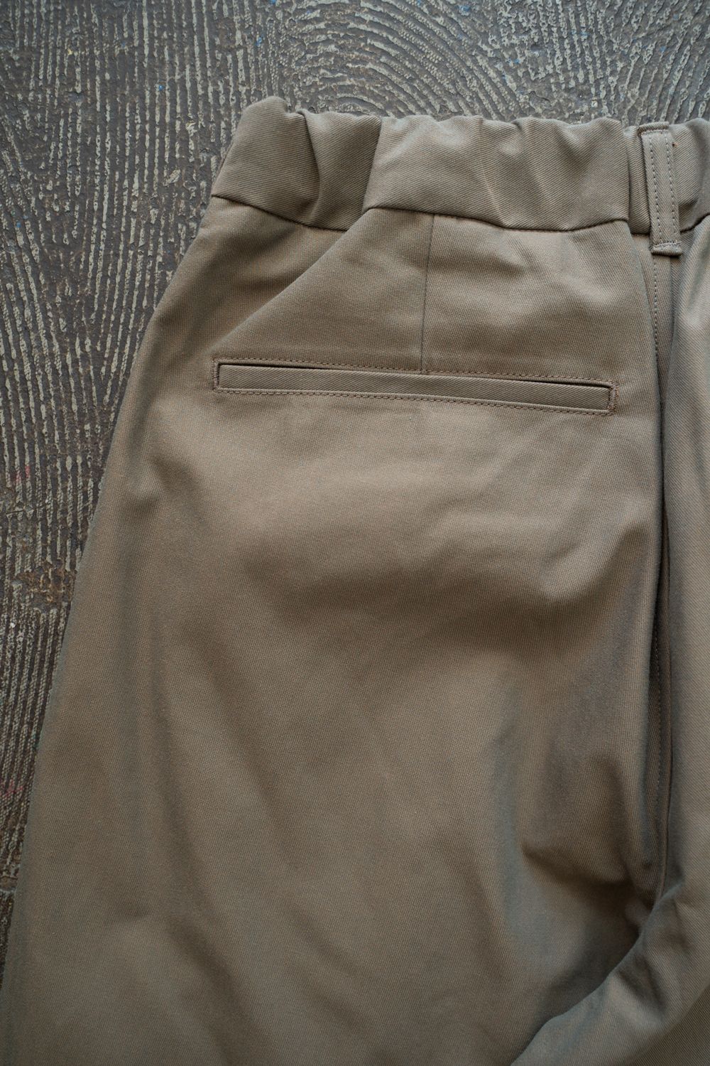 【25AW】2タックシャンブレースラックス(OLIVE)