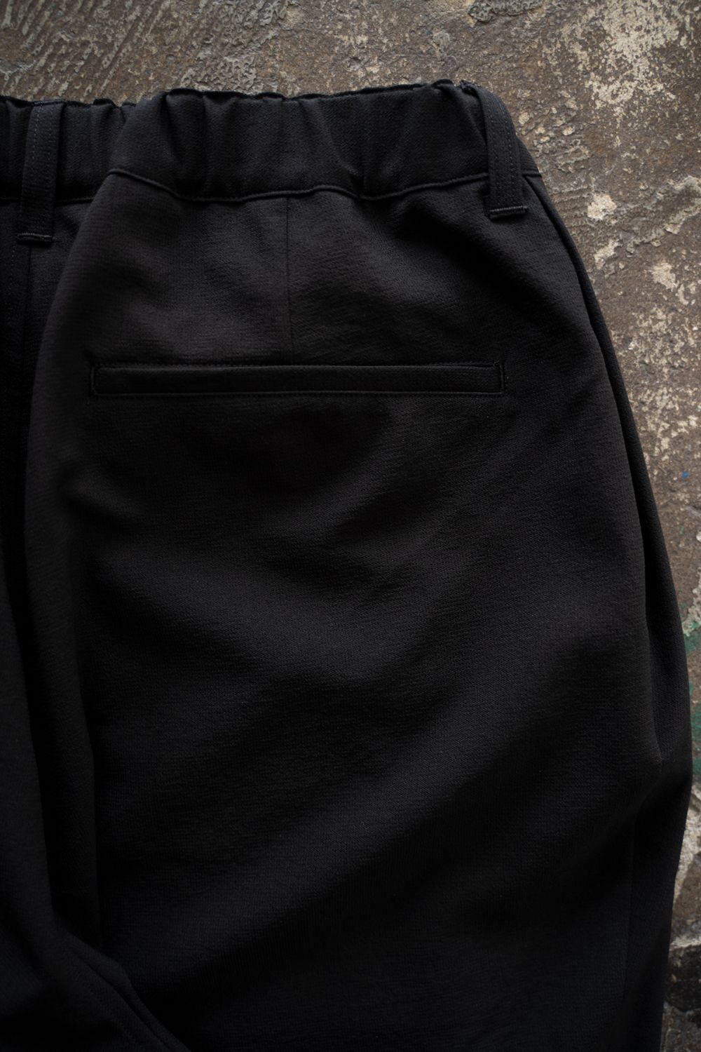 【256SS】ディープタックポリエステルワイドテーパードパンツ(BLACK)