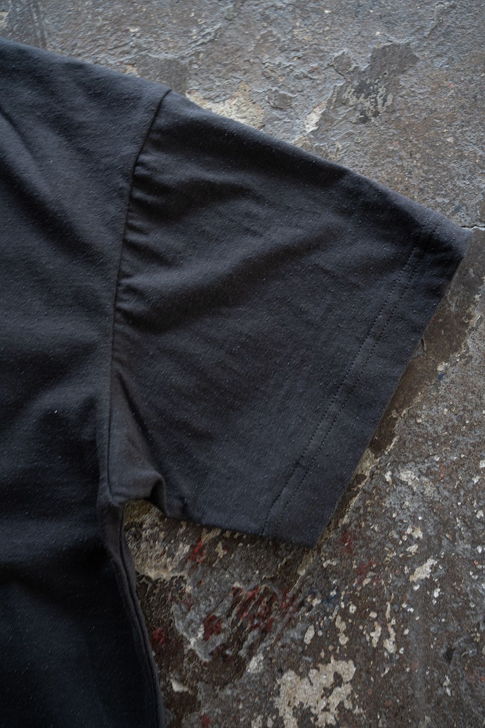 【26SS】シルクネップスプリットヨークTシャツ(CHARCOAL)