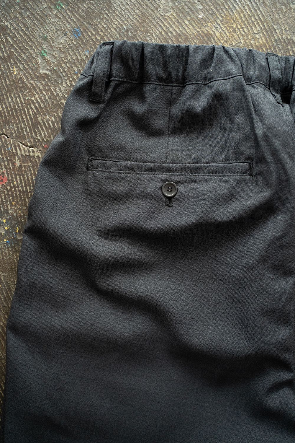 【25AW】モヘア混2タックイージーパンツ(CHARCOAL)