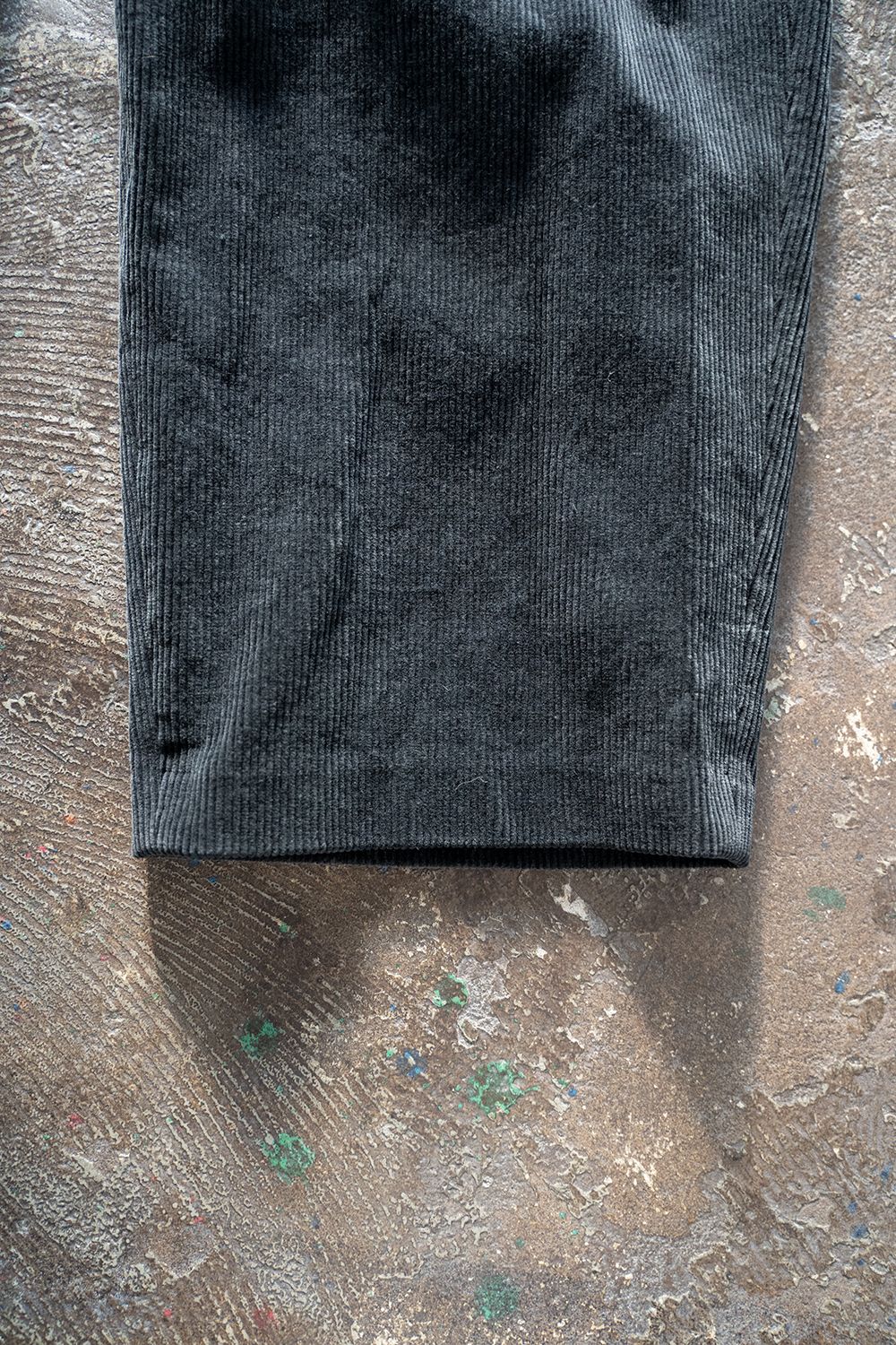 【ラスト1点】【22AW】2-Tack Corduroy Trousers/2タックコーデュロイトラウザース(CHARCOAL)
