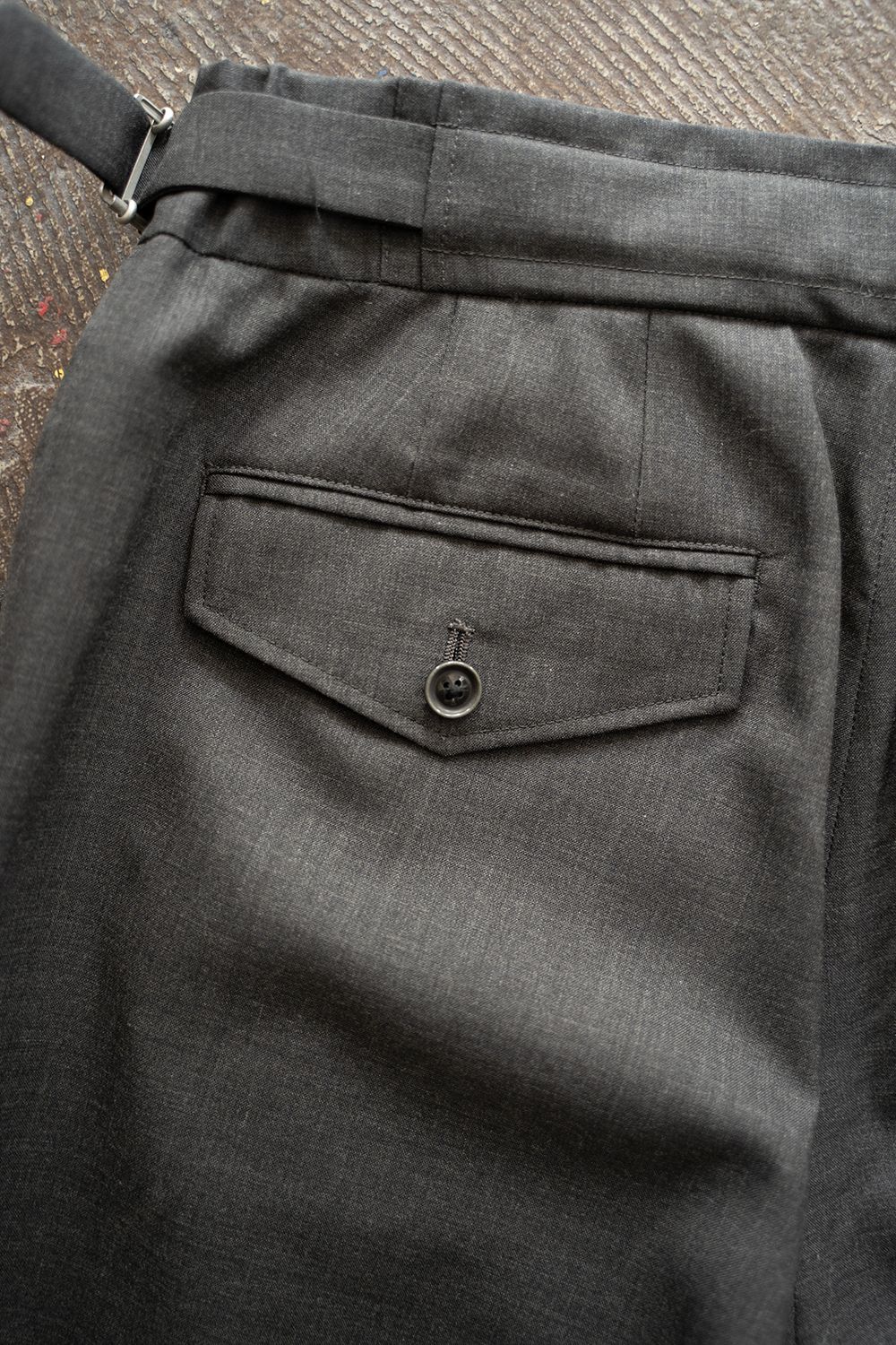 【ラスト1点】【24SS】2-Tack Wool Tropical Trousers/2タックウールトロピカルトラウザーズ(CHARCOAL)