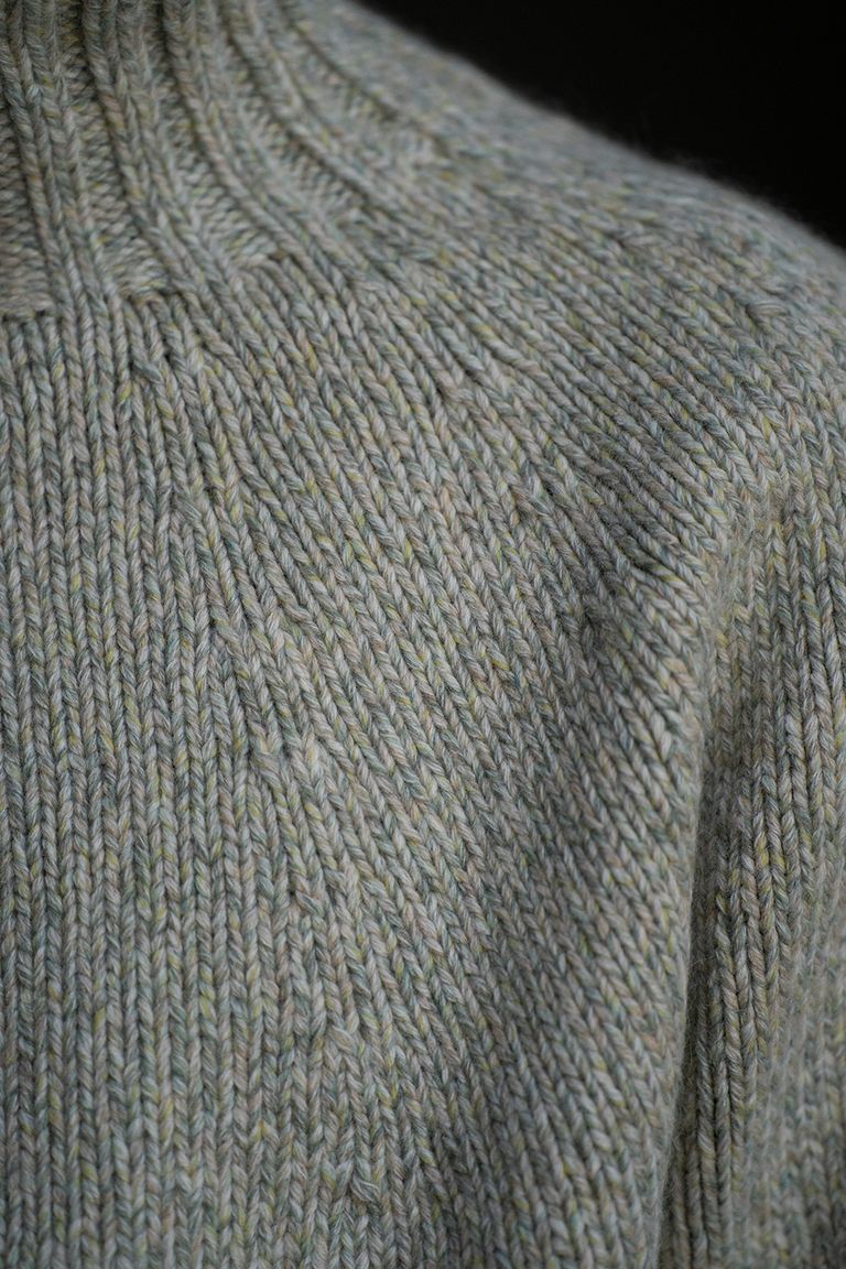 176cm、58kgの細身体型でMサイズを着用しております。