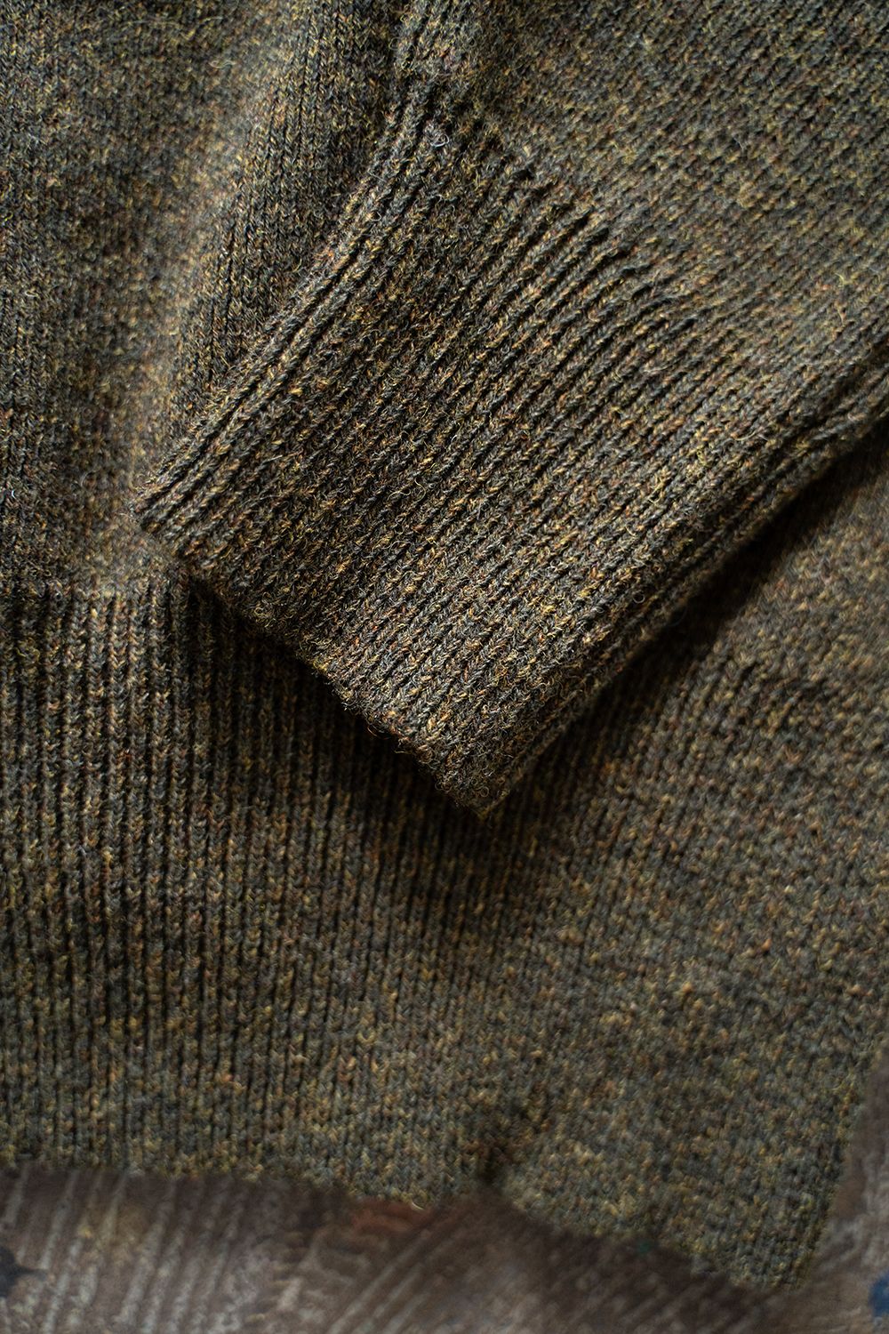 【ラスト1点】Hard twisted Shetlandwool cross V neck sweater(KHAKI MIX)