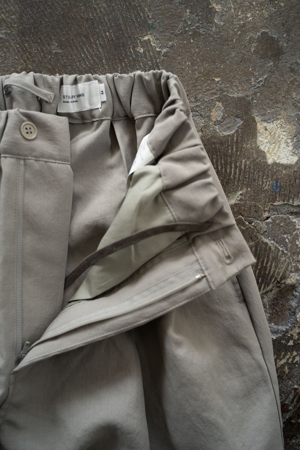 【still by hand】ツータックイージーパンツ オフホワイト 25SS still by hand】ツータックイージーパンツ オフホワイト 25SS