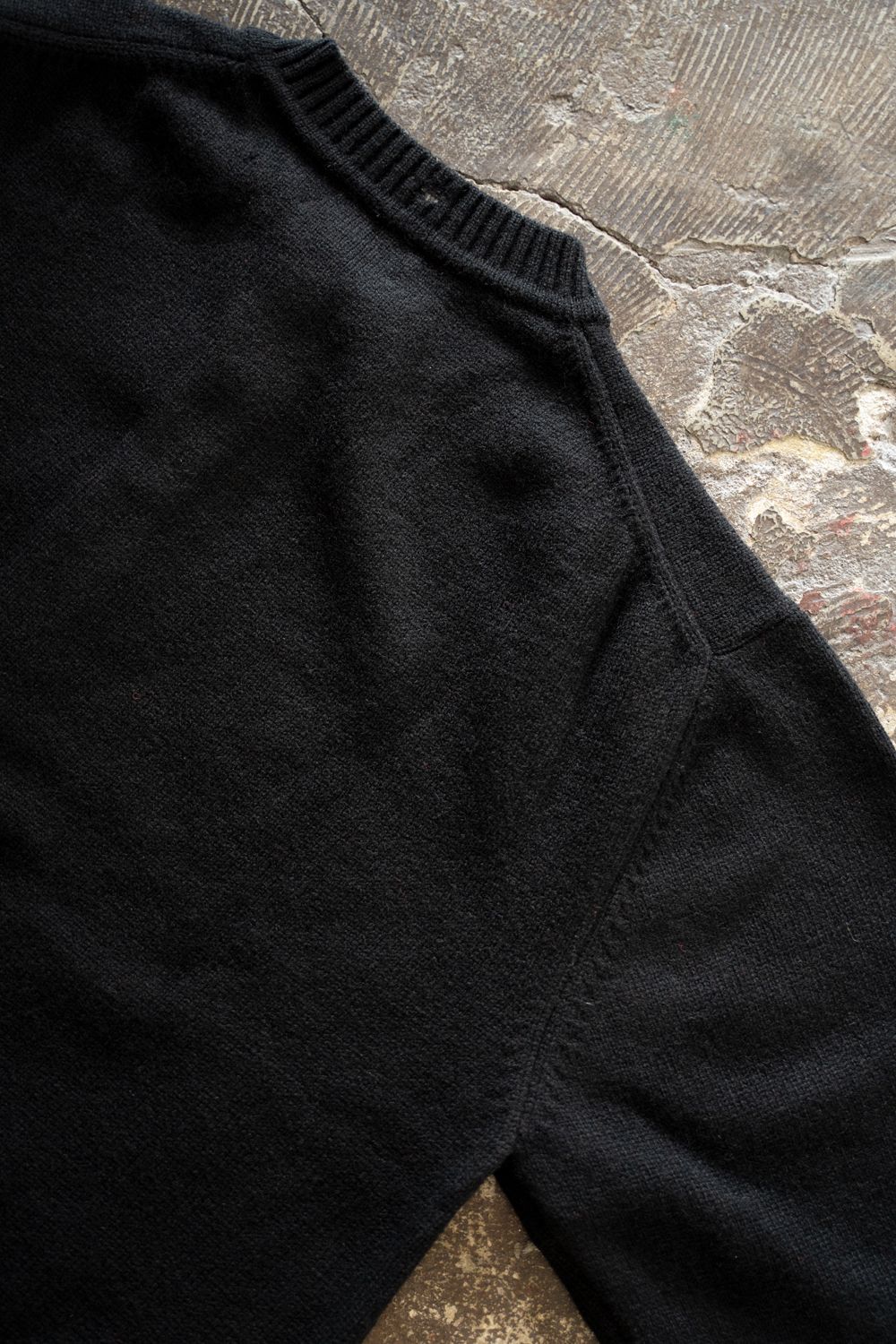 【26AW】ダメージクルーネックカーディガン(BLACK)
