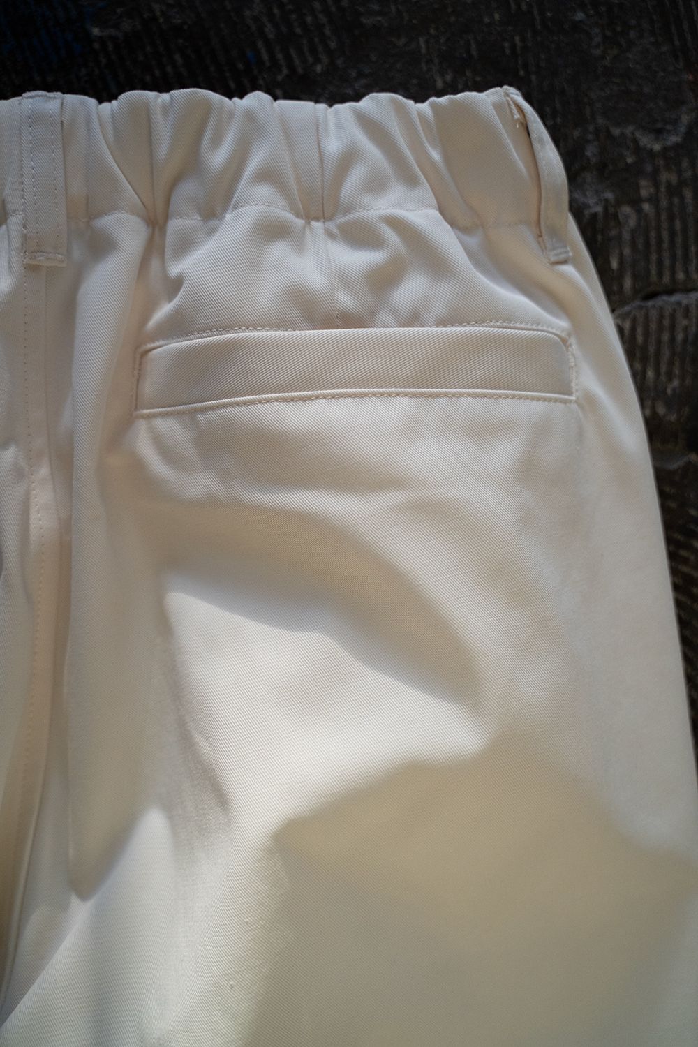 【ラスト1点】【25SS】強撚コットン×ポリエステルイージーパンツ(OFF WHITE)