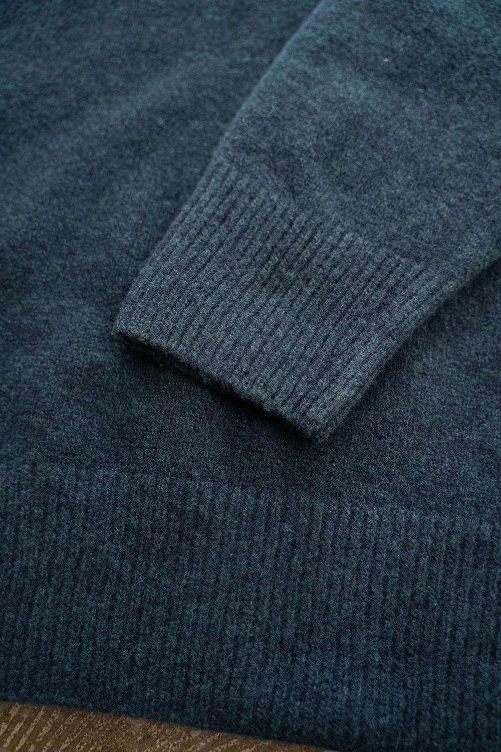 MITTAN - 【ラスト1点】ウルグアイウールセーター(紺緑) | Salty