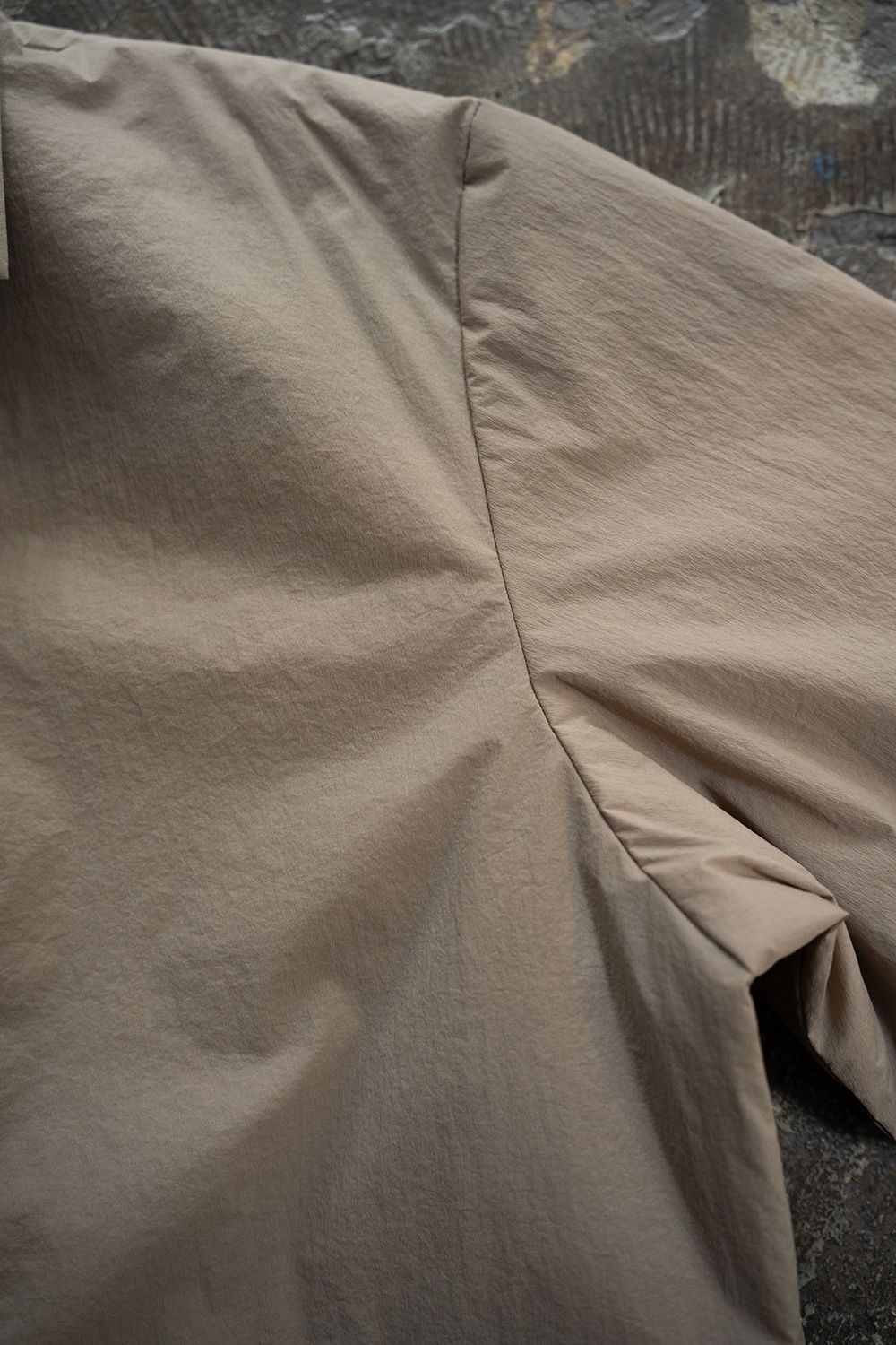 【25AW】シンサレートオープンカラーシャツブルゾン(GREIGE)