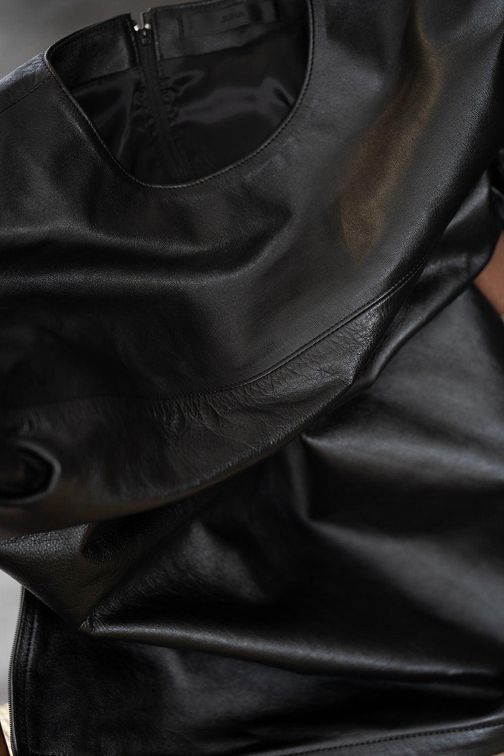 【ラスト1点】【24SS】Cow Leather P/O/カウレザープルオーバー(BLACK)