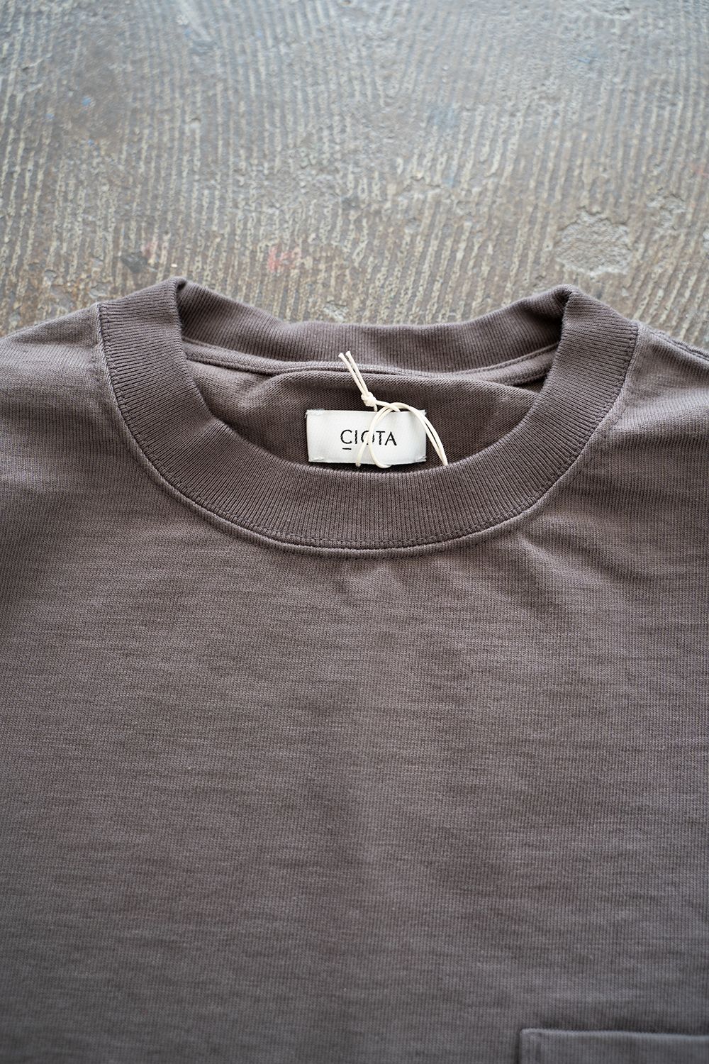CIOTA - スビンコットン10/-度詰吊り天竺ポケット付き半袖T(GRAY) | Salty