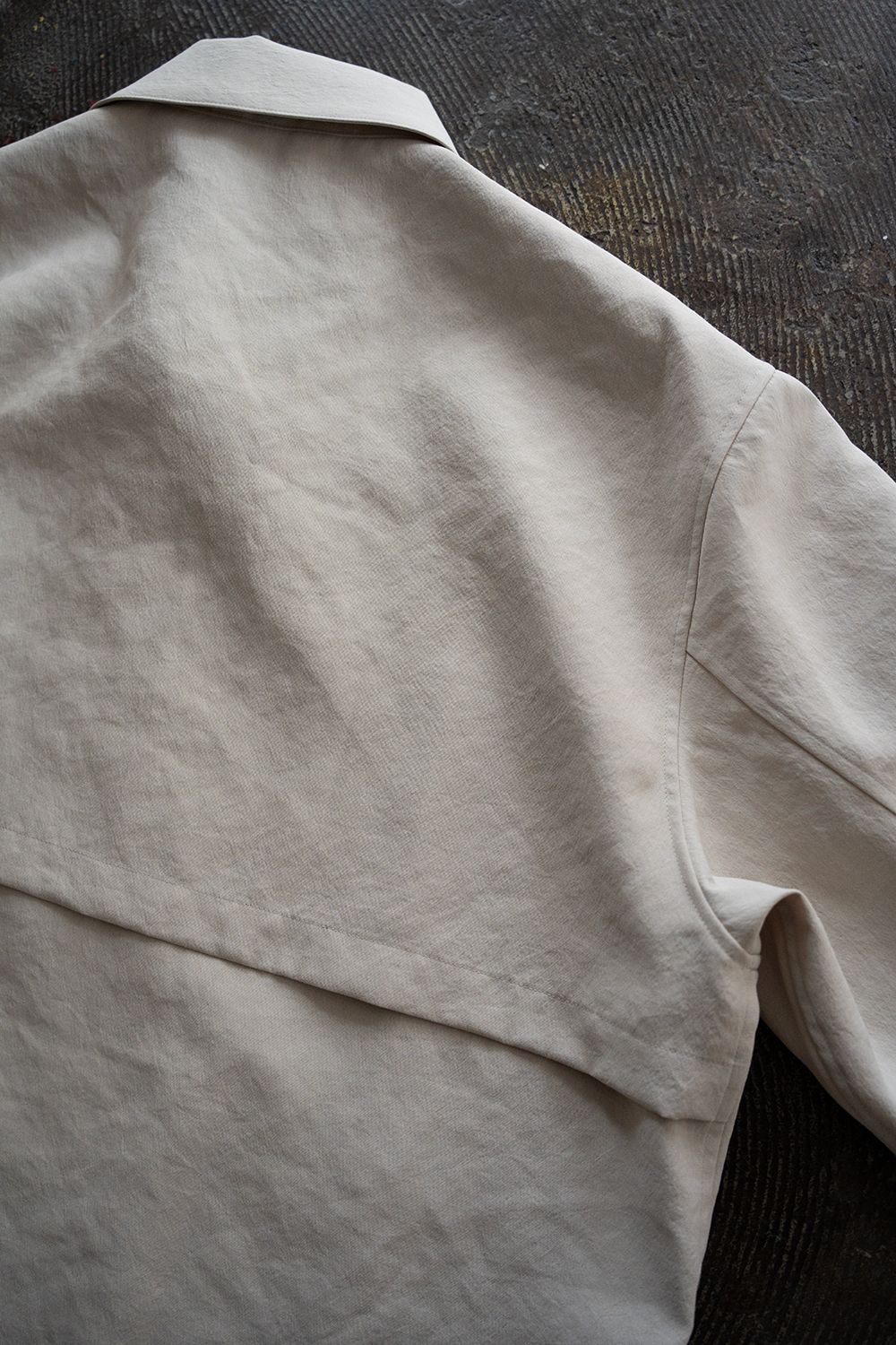 【25AW】撥水ナイロンアノラック(ECRU)