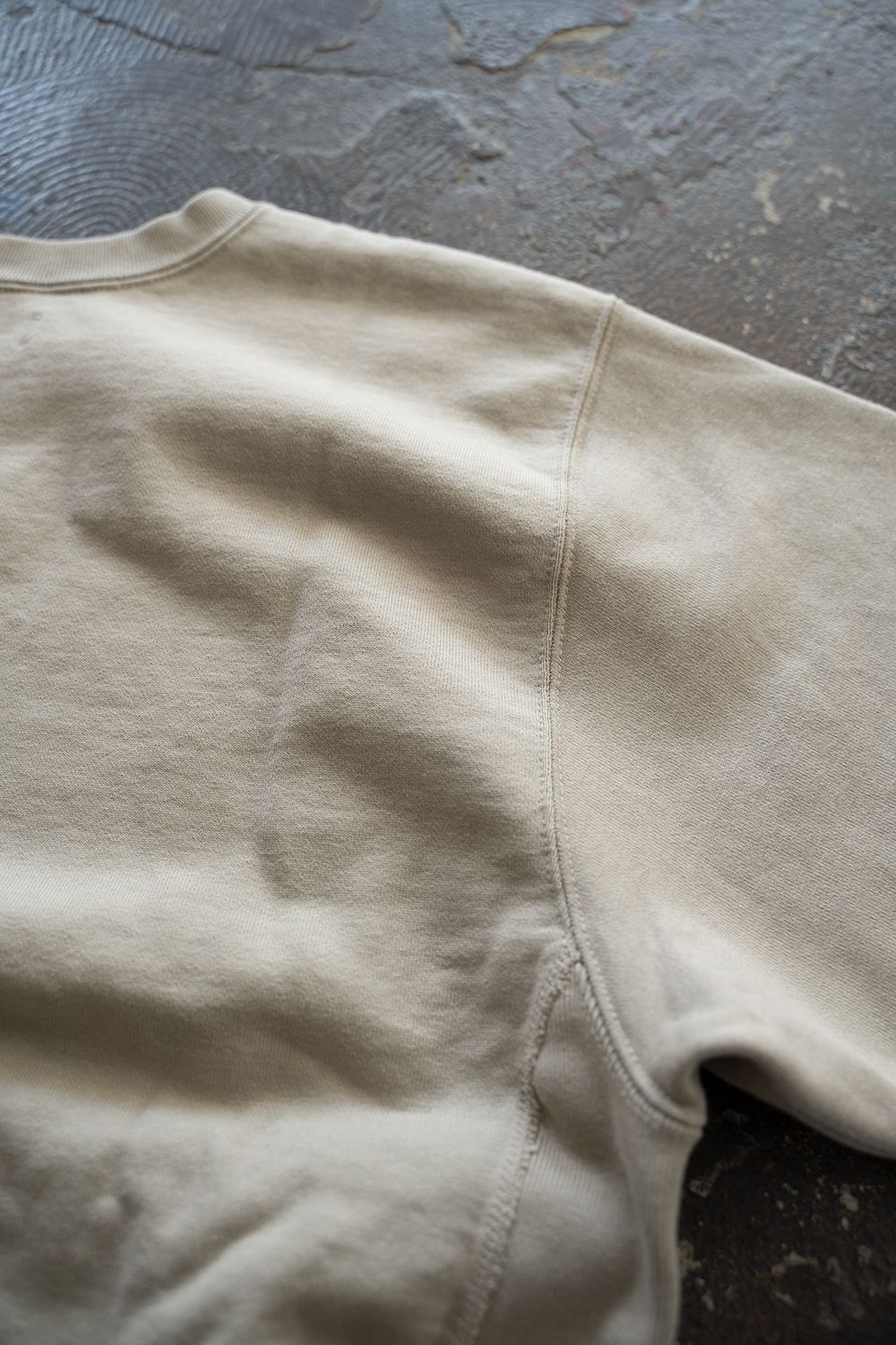 【ラスト1点】スビン吊り裏毛クルーネックスウェットシャツ(LIGHT BEIGE)