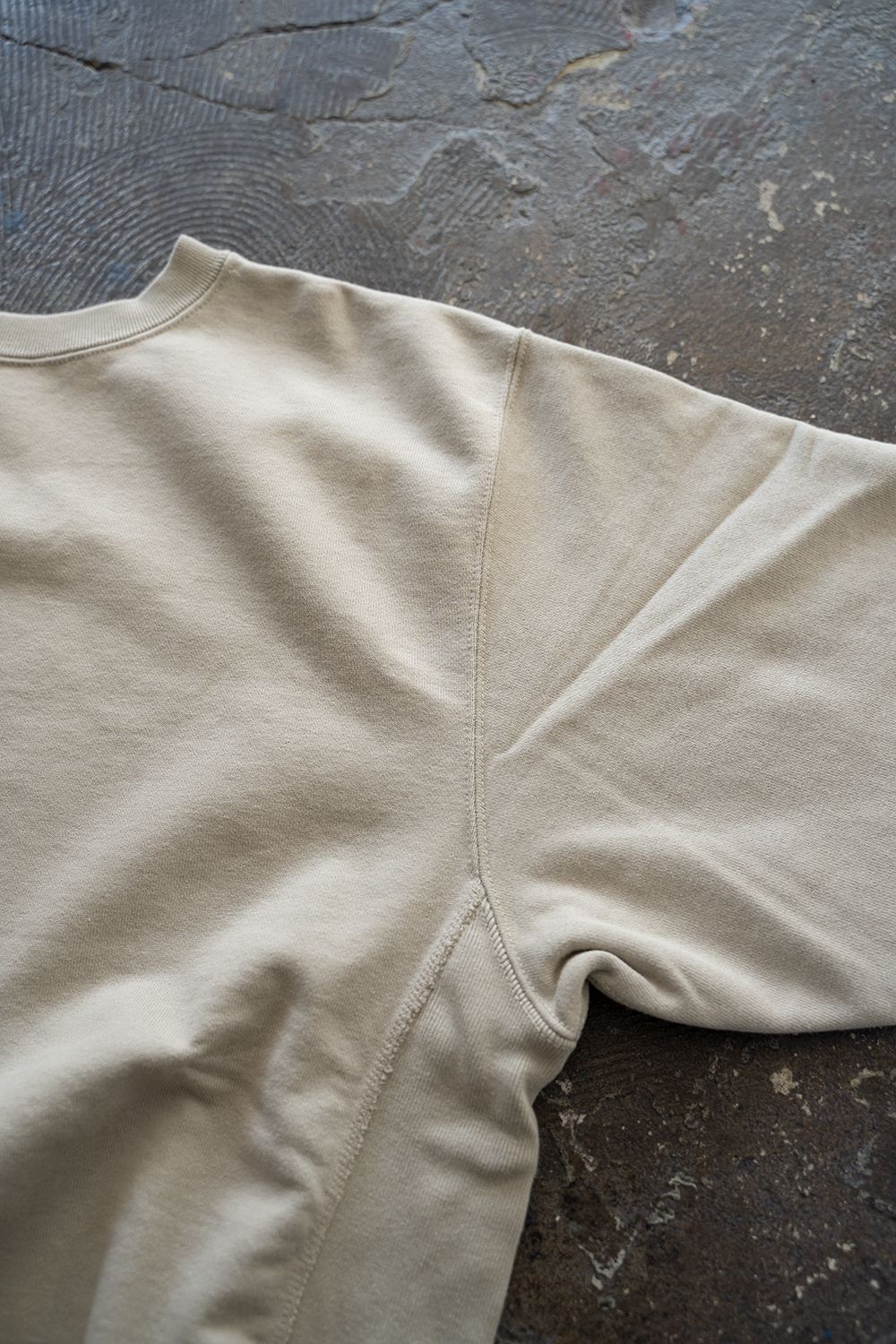 【ラスト1点】スビン吊り裏毛クルーネックスウェットシャツ(LIGHT BEIGE)
