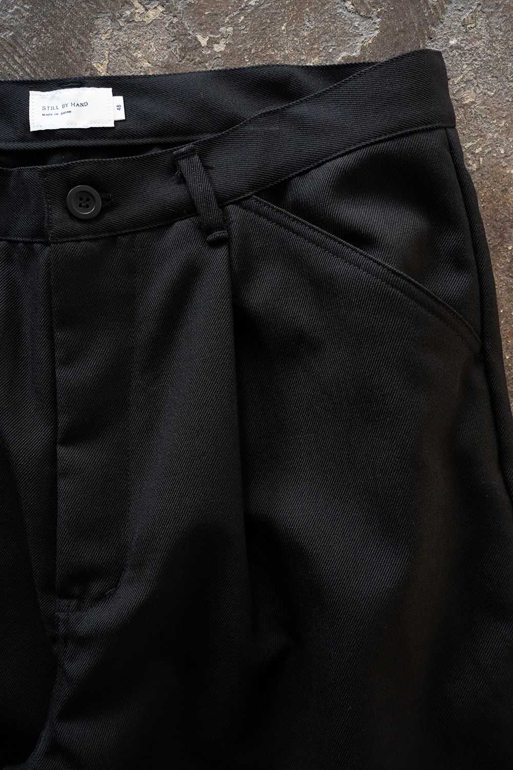【26AW】ウールサージワンタックパンツ(BLACK)