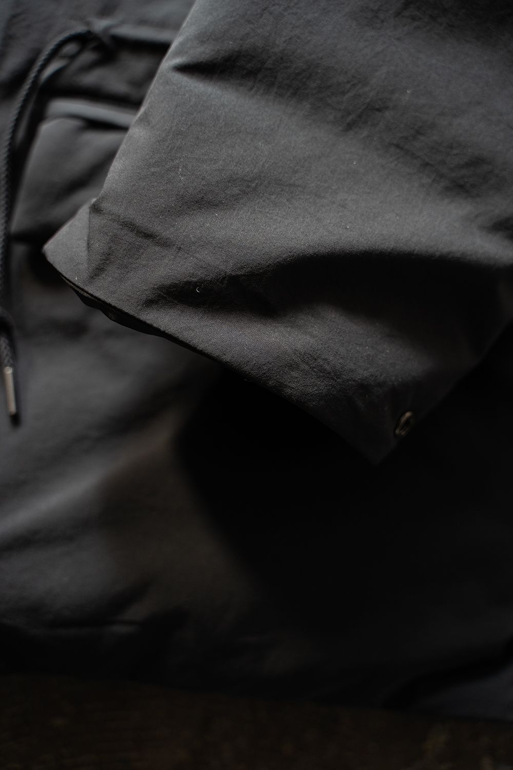 【ラスト1点】【24AW】シンサレートフーデッドブルゾン(BLACK)