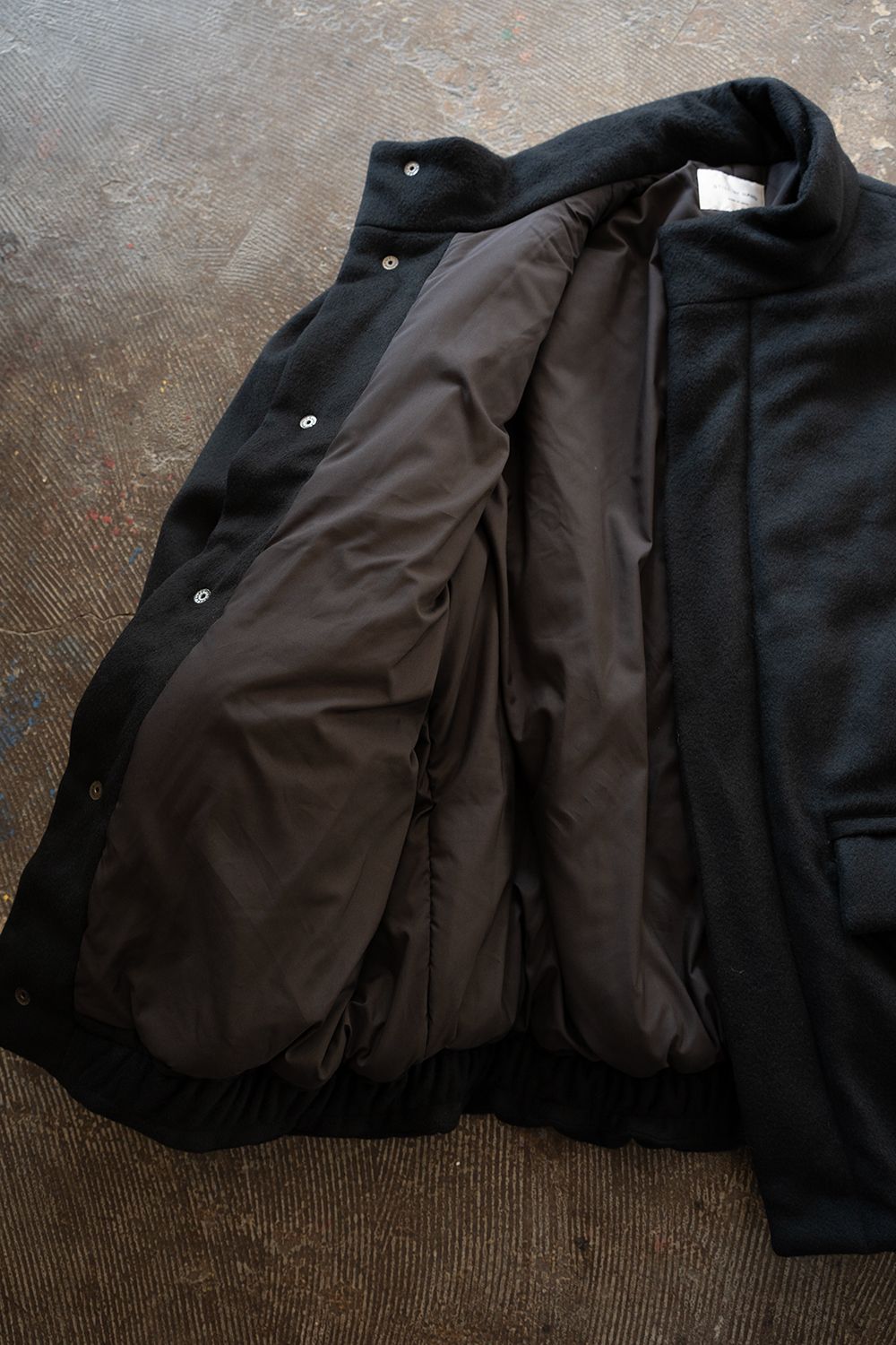【26AW】Super100'sローデンクロスシンサレートスタンドカラーブルゾン(BLACK)
