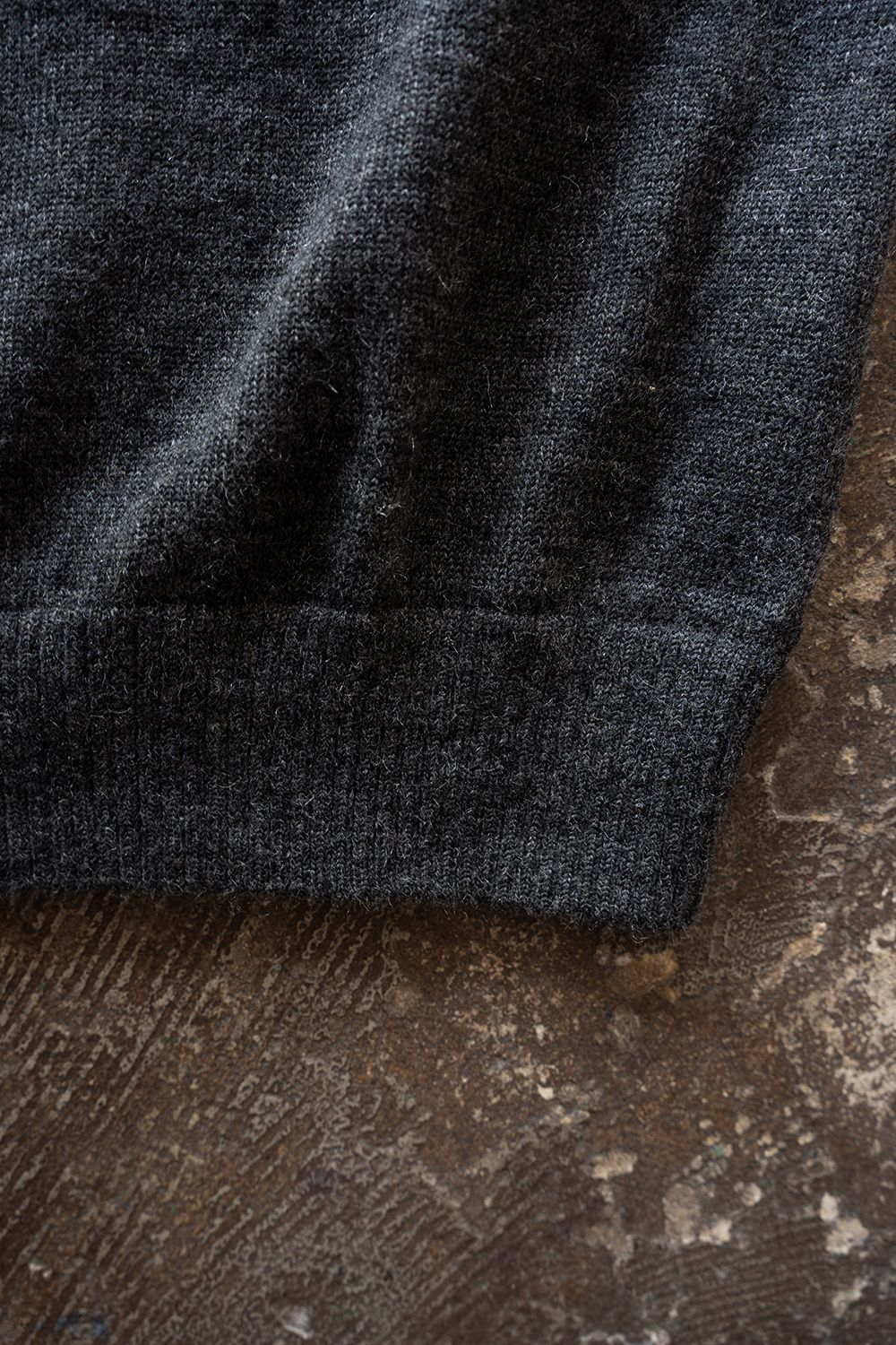 【26AW】モヘア混10Gニットポロ(CHARCOAL)