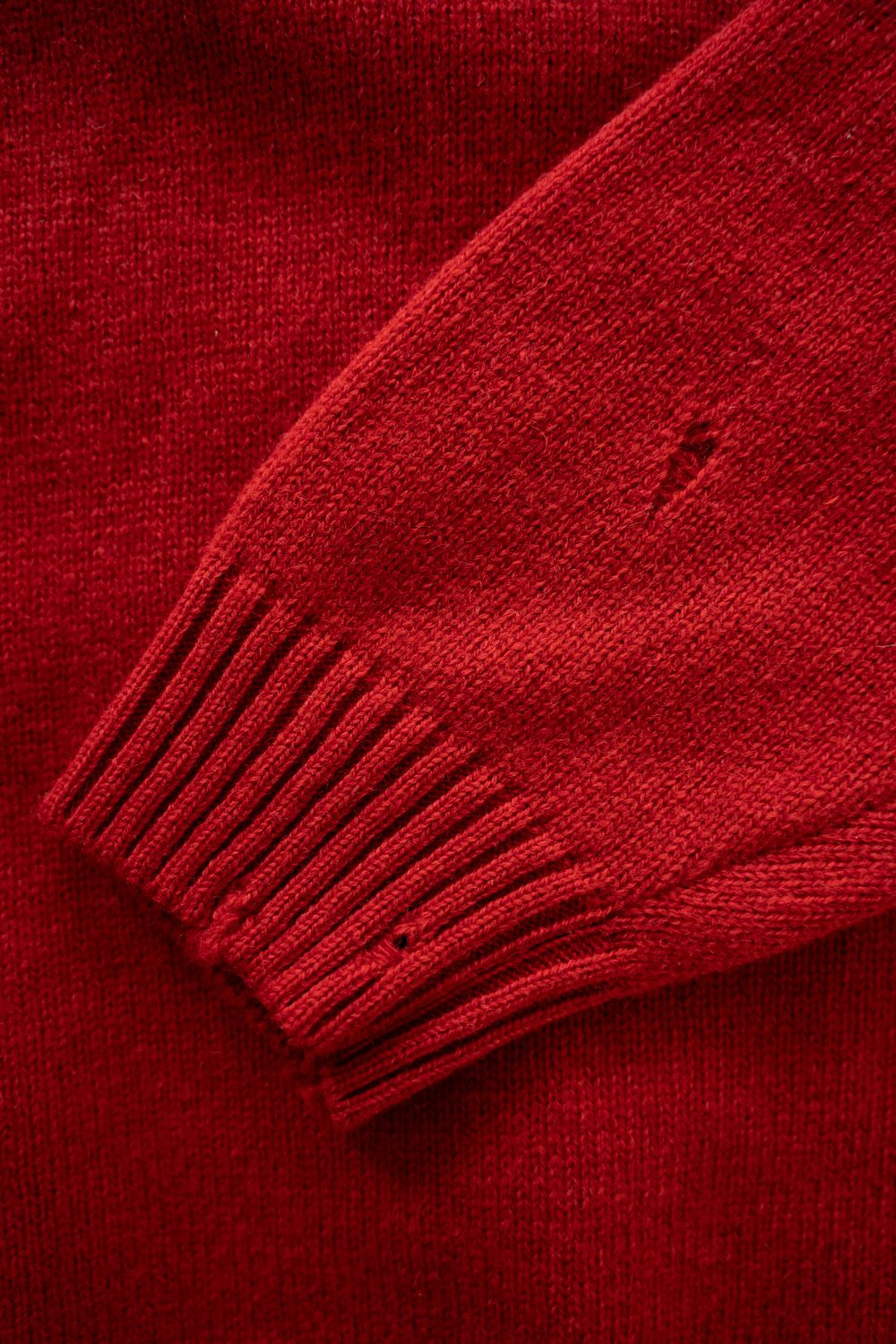 【26AW】ダメージクルーネックカーディガン(VERMILION RED)