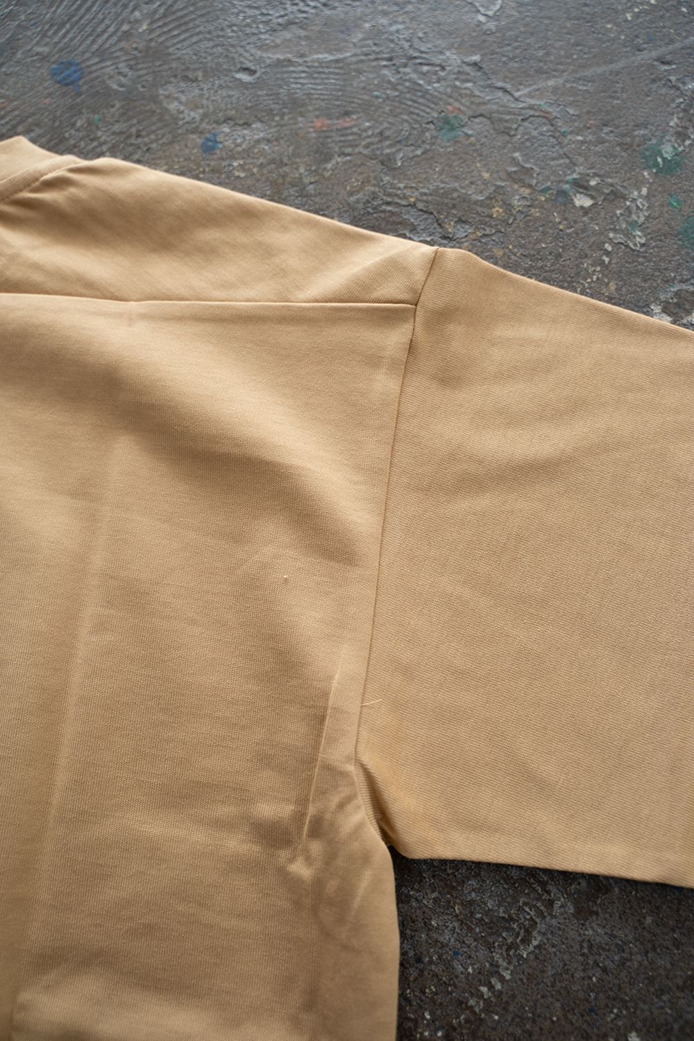 【ラスト1点】スプリットヨークTシャツ(YELLOW BEIGE)