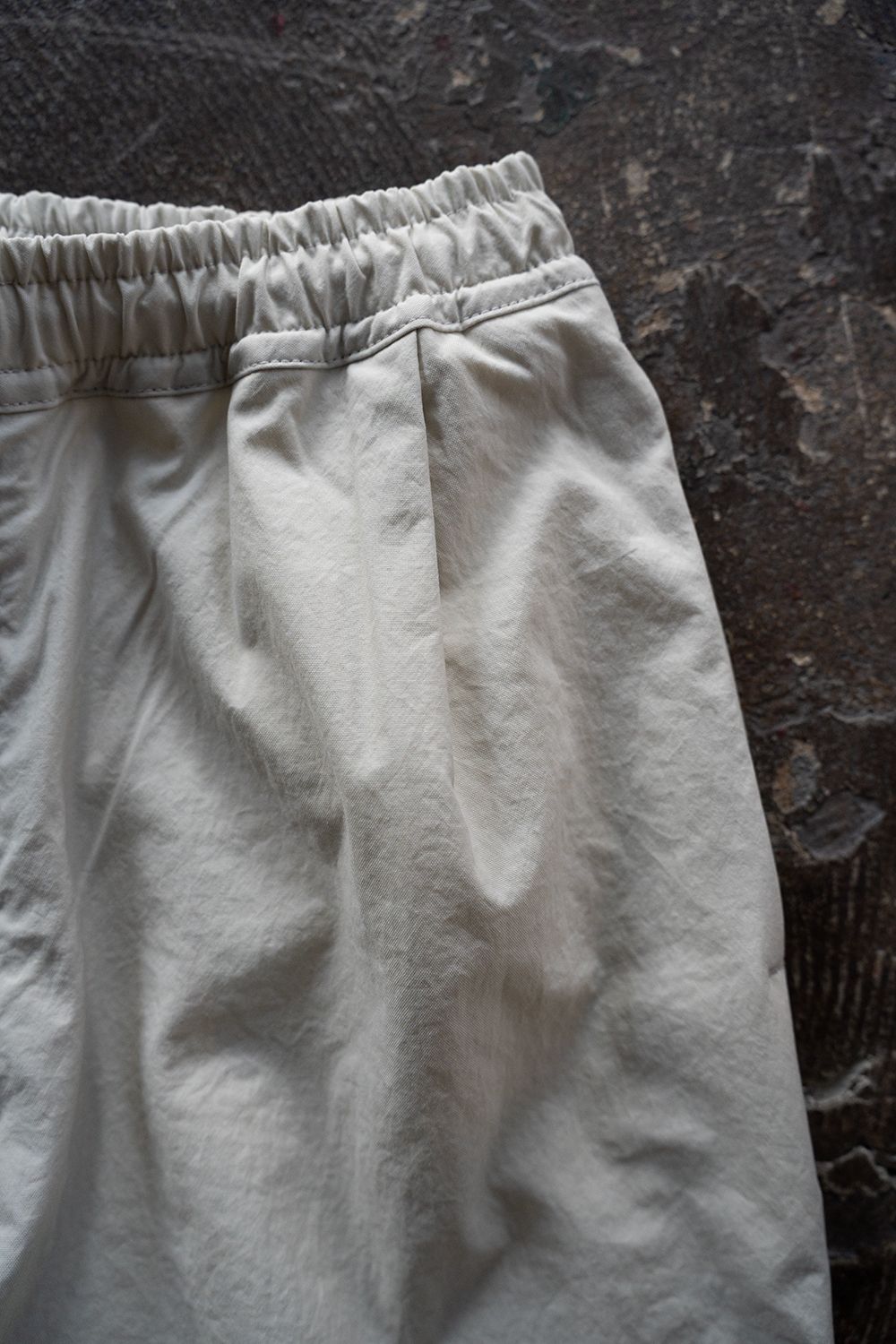 【25AW】タスランナイロンニータックイージーパンツ(IVORY)