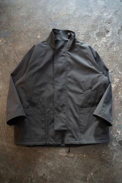 【ラスト1点】【23SS】強撚コットン×ポリエステルスタンドカラーハーフコート(CHARCOAL)