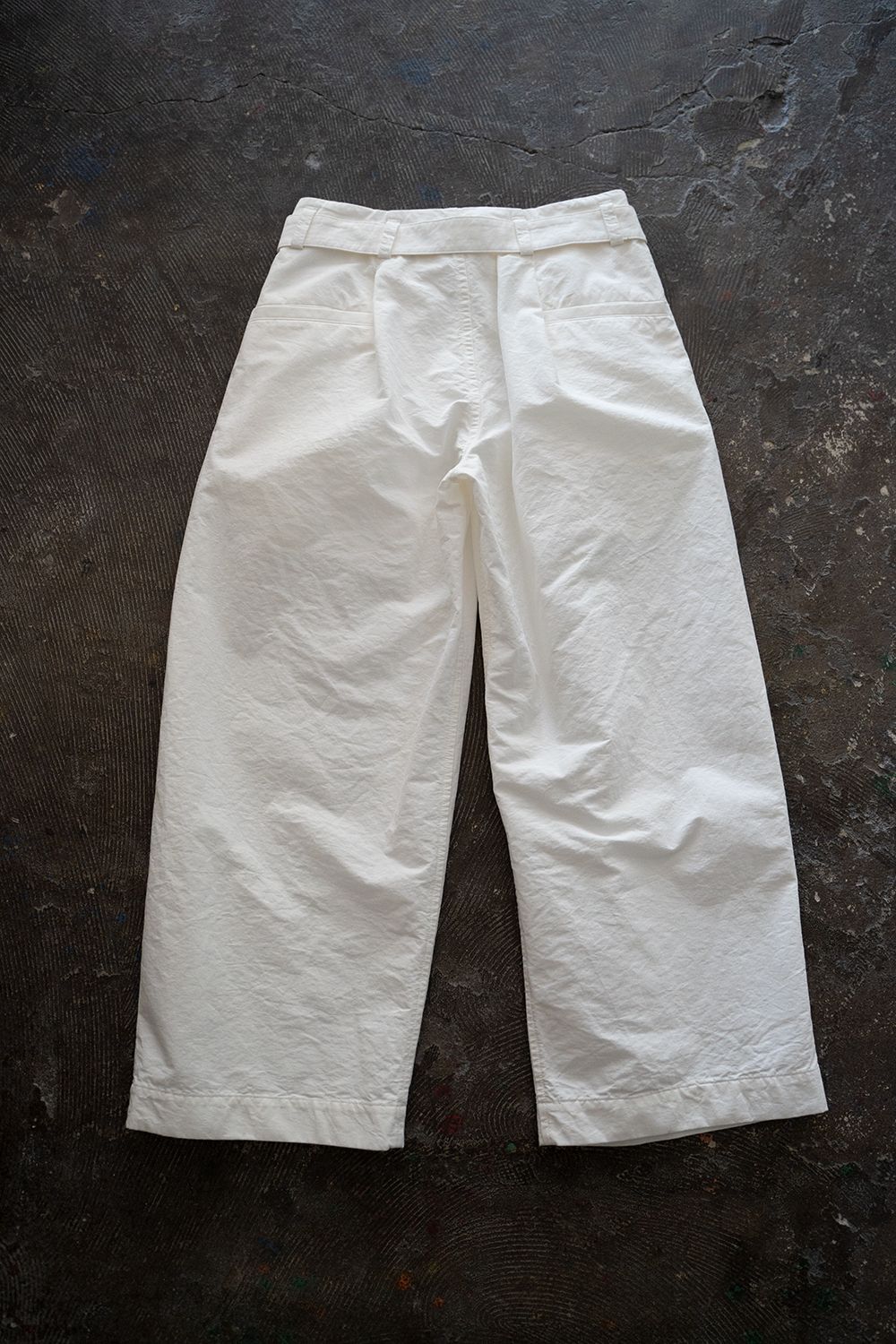 【ラスト1点】【22SS】Belted Back Pleat Pants(OFF WHITE)