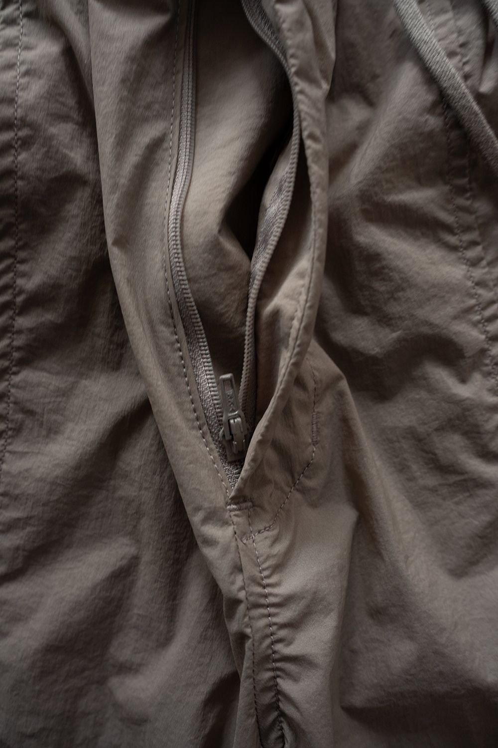【26SS】ストレッチナイロンハーフパンツ(GREIGE)