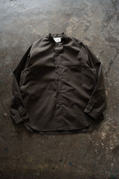 【26AW】コットン×シルクバンドカラーシャツ(BROWN CHARCOAL)