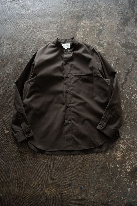 【26AW】コットン×シルクバンドカラーシャツ(BROWN CHARCOAL)