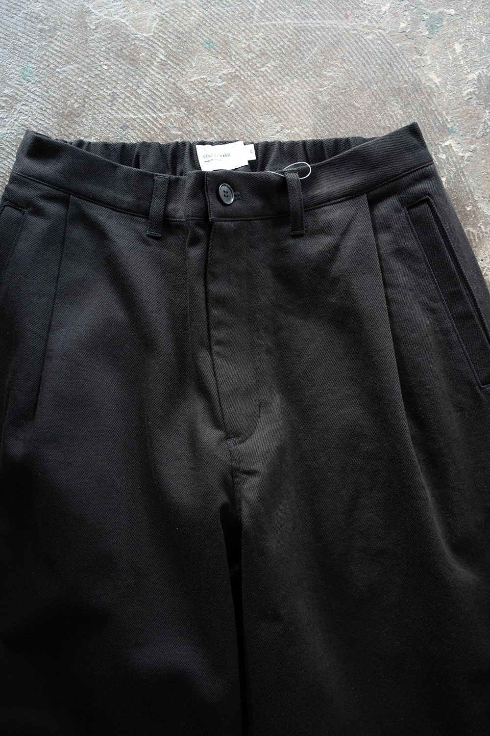 【25AW】ディープタックコットンツイルテーパードパンツ(BLACK)